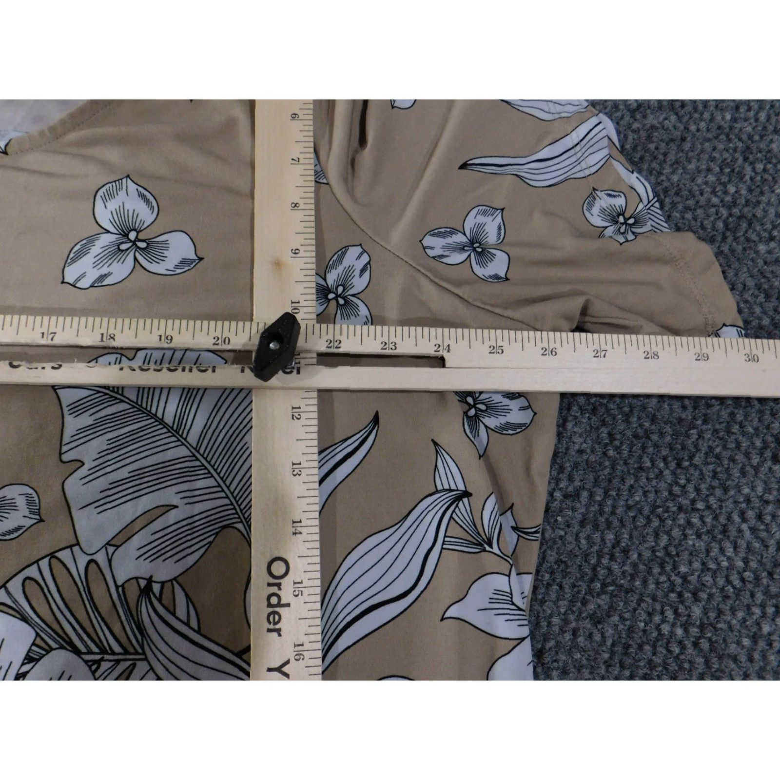 Vintage Susan Graver Blouse Womens 2X Tan Floral Short Sleeve Top Pullover Stretch Size XXL / US 16-18 / IT 52-54 - 6 Thumbnail