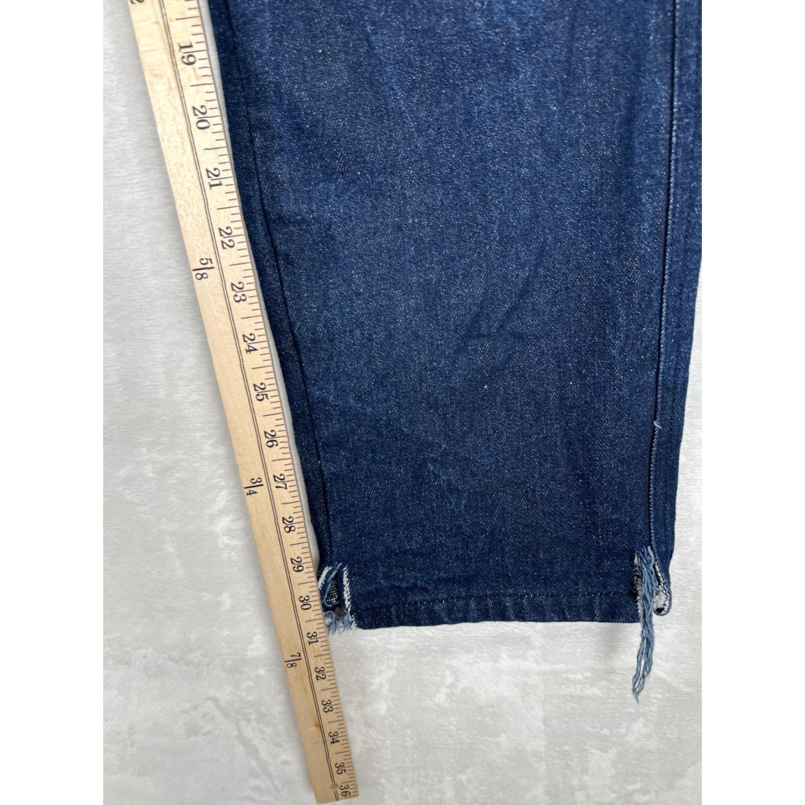 Vintage VINTAGE County FB Jeans Mens 30x32 Blue Denim Straight Pants 90s Distressed Pockets Frayed Hems Size US 30 / EU 46 - 4 Thumbnail