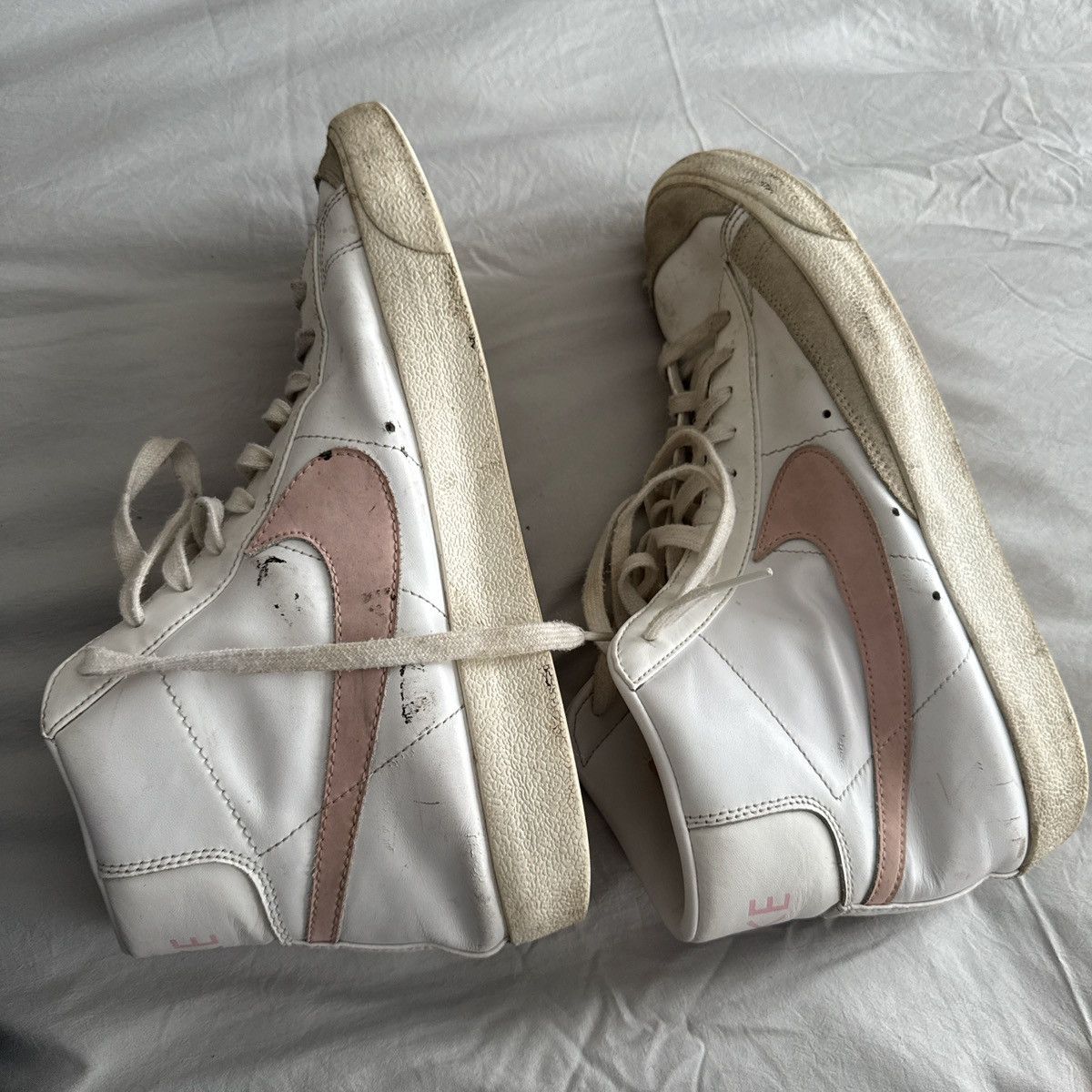 Nike Nike Blazer white and pink Size US 12 / EU 45 - 2 Thumbnail