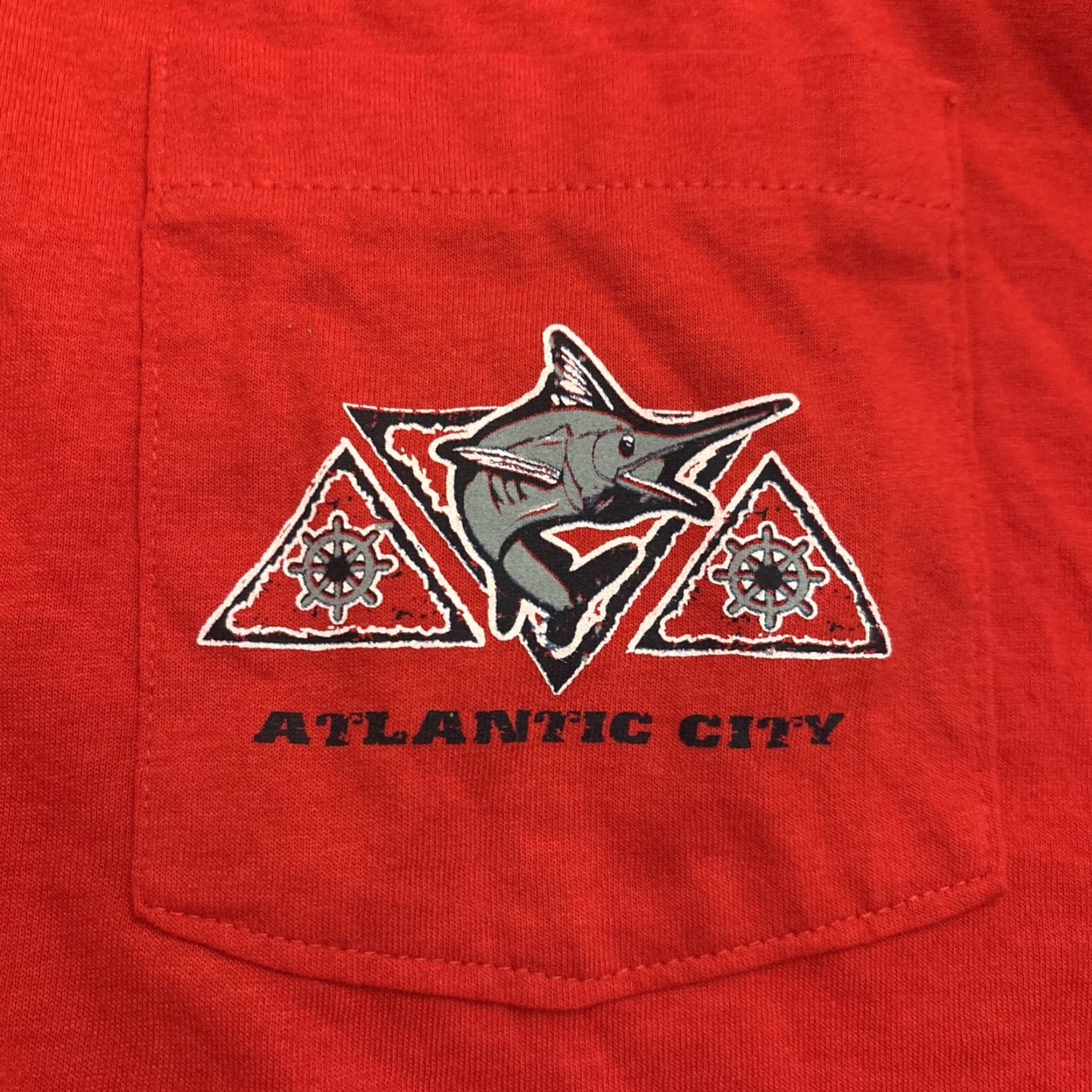 Fruit Of The Loom VINTAGE Fruit of the Loom Sleeveless T-Shirt 2XL Red Atlantic City 90s Mens Size US XXL / EU 58 / 5 - 2 Thumbnail