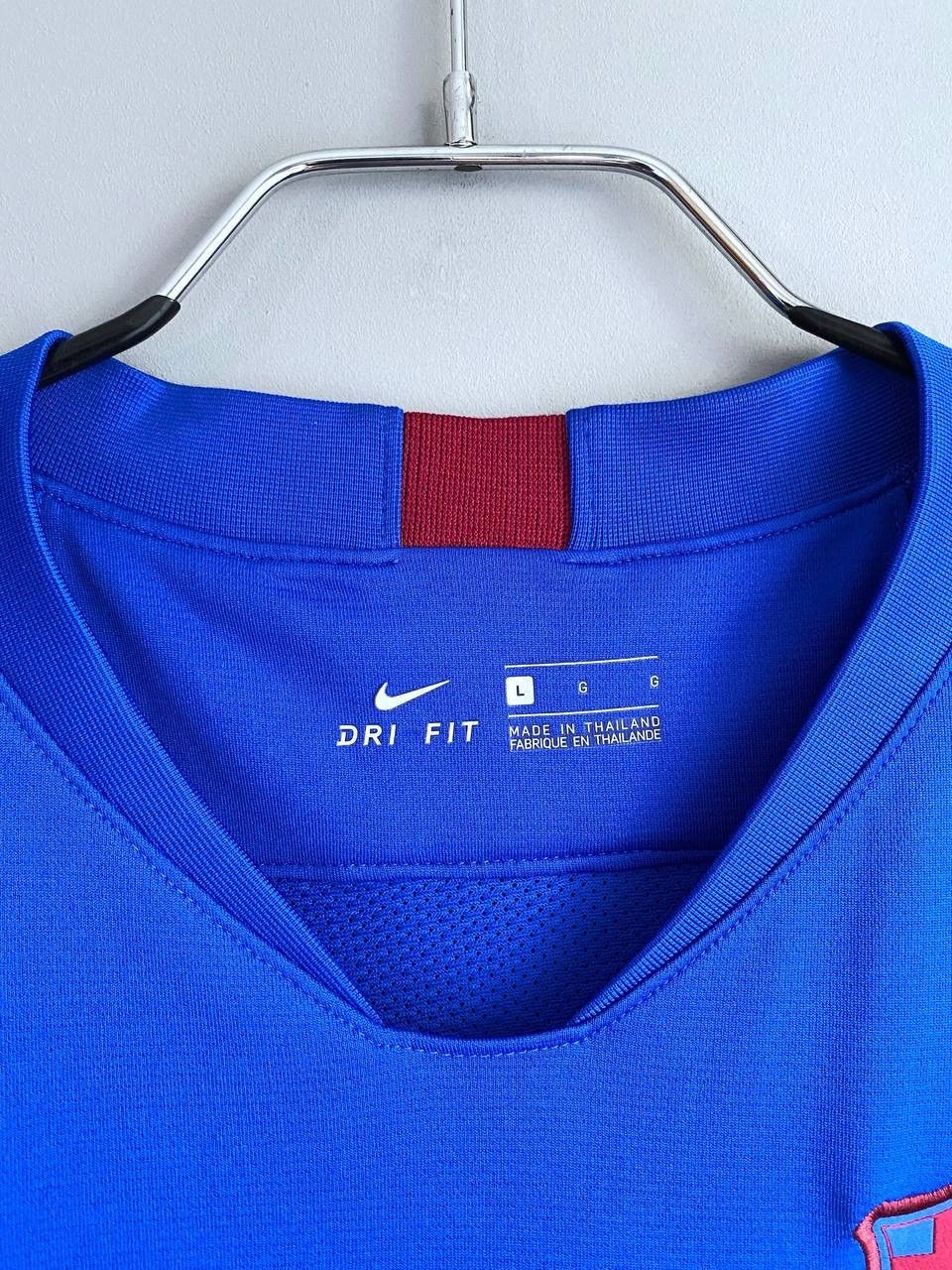 Nike Nike FC Barcelona 2019/2020 Soccer Jersey Traning, Size L Size US L / EU 52-54 / 3 - 11 Thumbnail