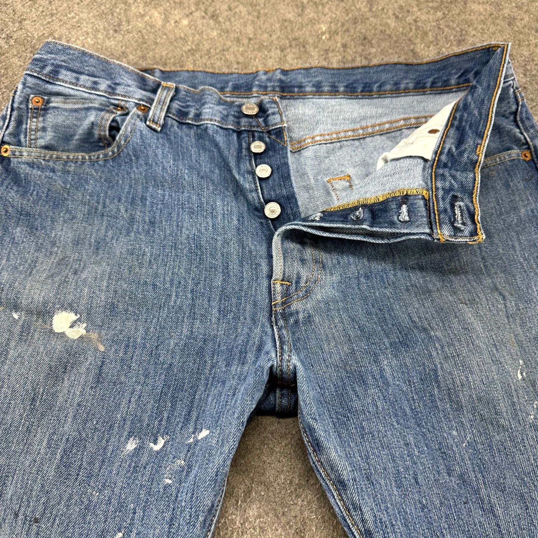 Levi's VINTAGE Levi's 501 Jeans Mens 34x36 Blue Straight Regular Distressed Light Wash Size US 34 / EU 50 - 2 Thumbnail