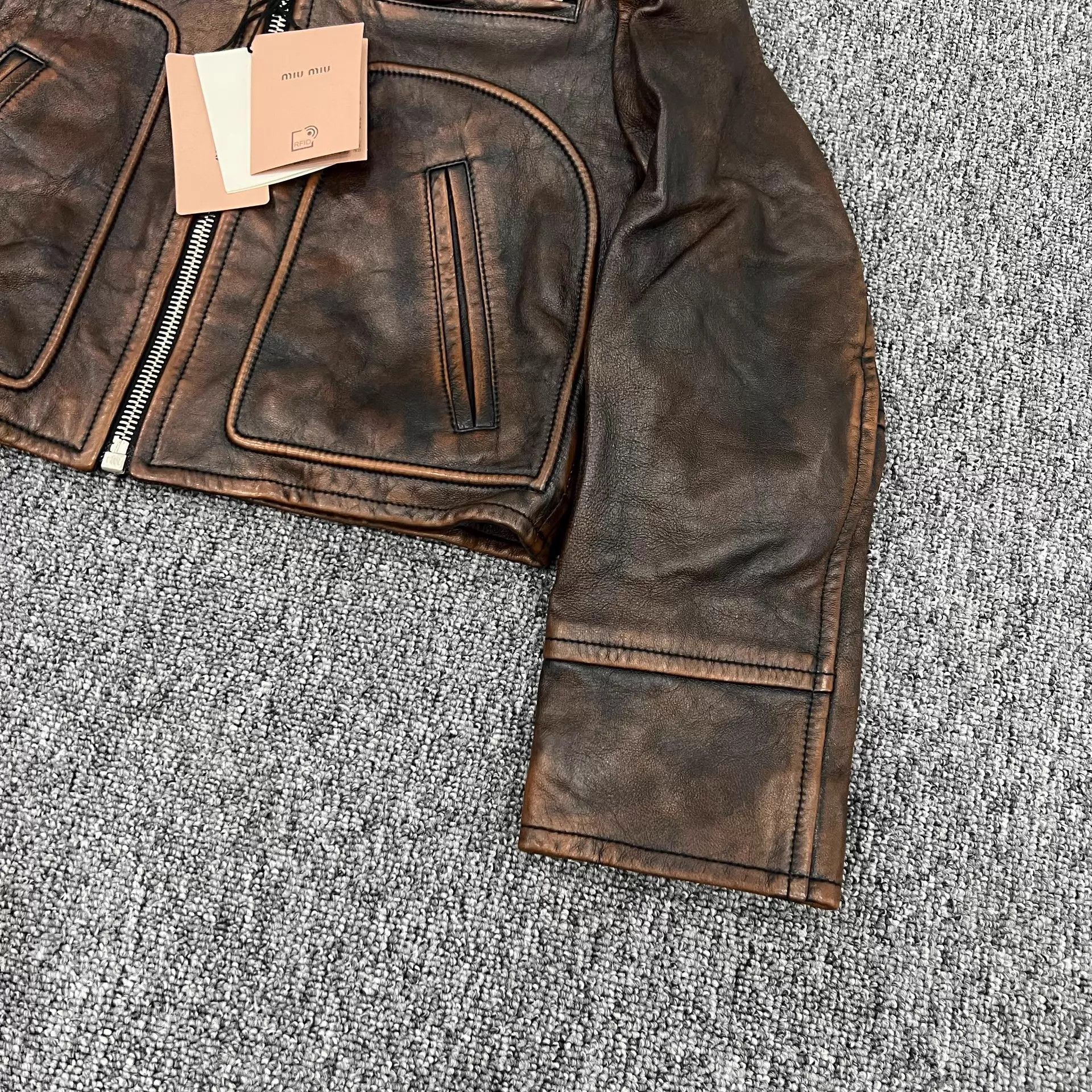 Miu Miu MIU MIU Tan Lambskin Short Jacket w/ Shearling Collar Logo Size XS / US 0-2 / IT 36-38 - 5 Thumbnail