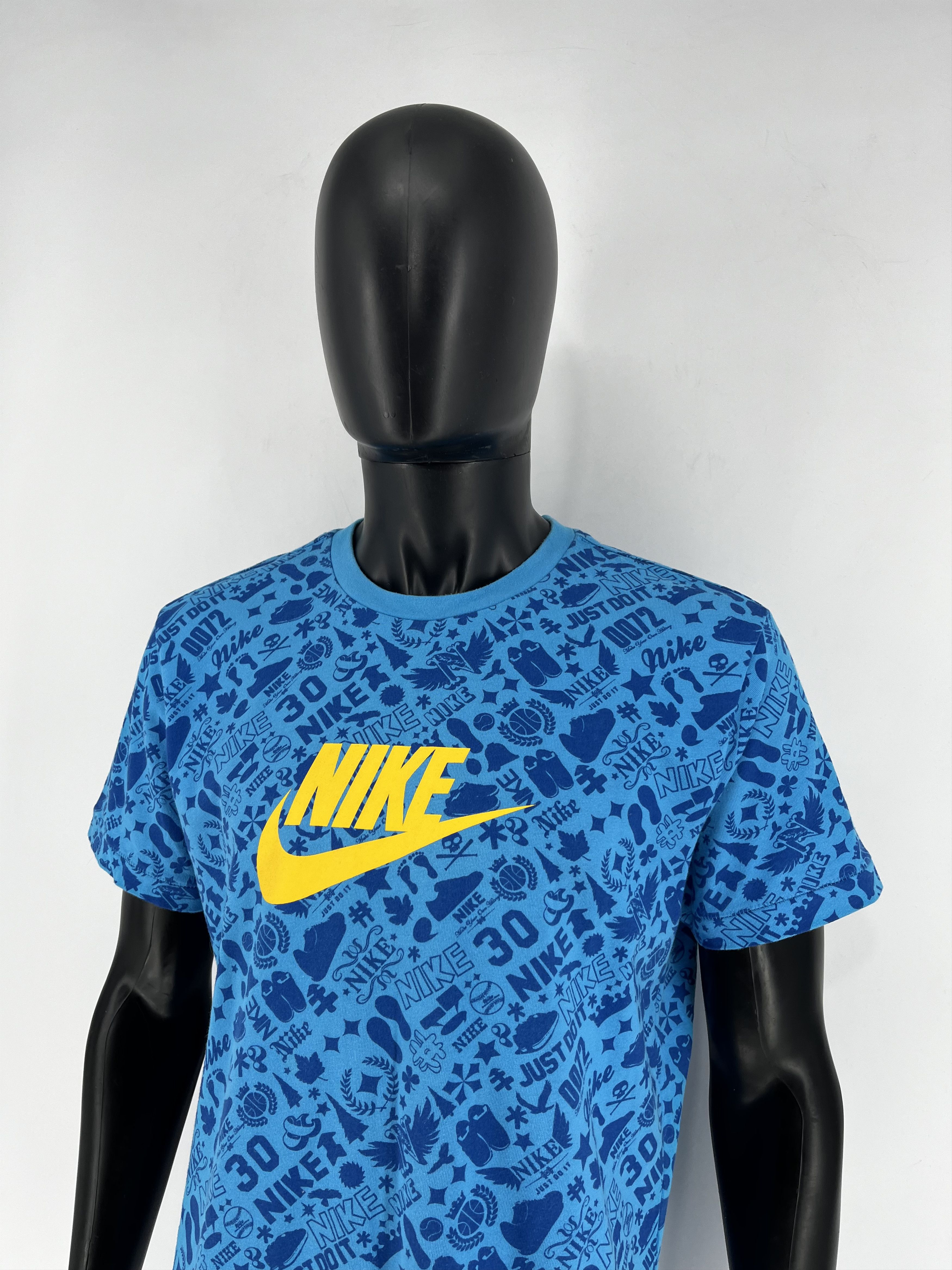 Nike Vintage y2K Nike Swoosh Logo Tee Travis Scott Style Grailed Size US XL / EU 56 / 4 - 8 Thumbnail