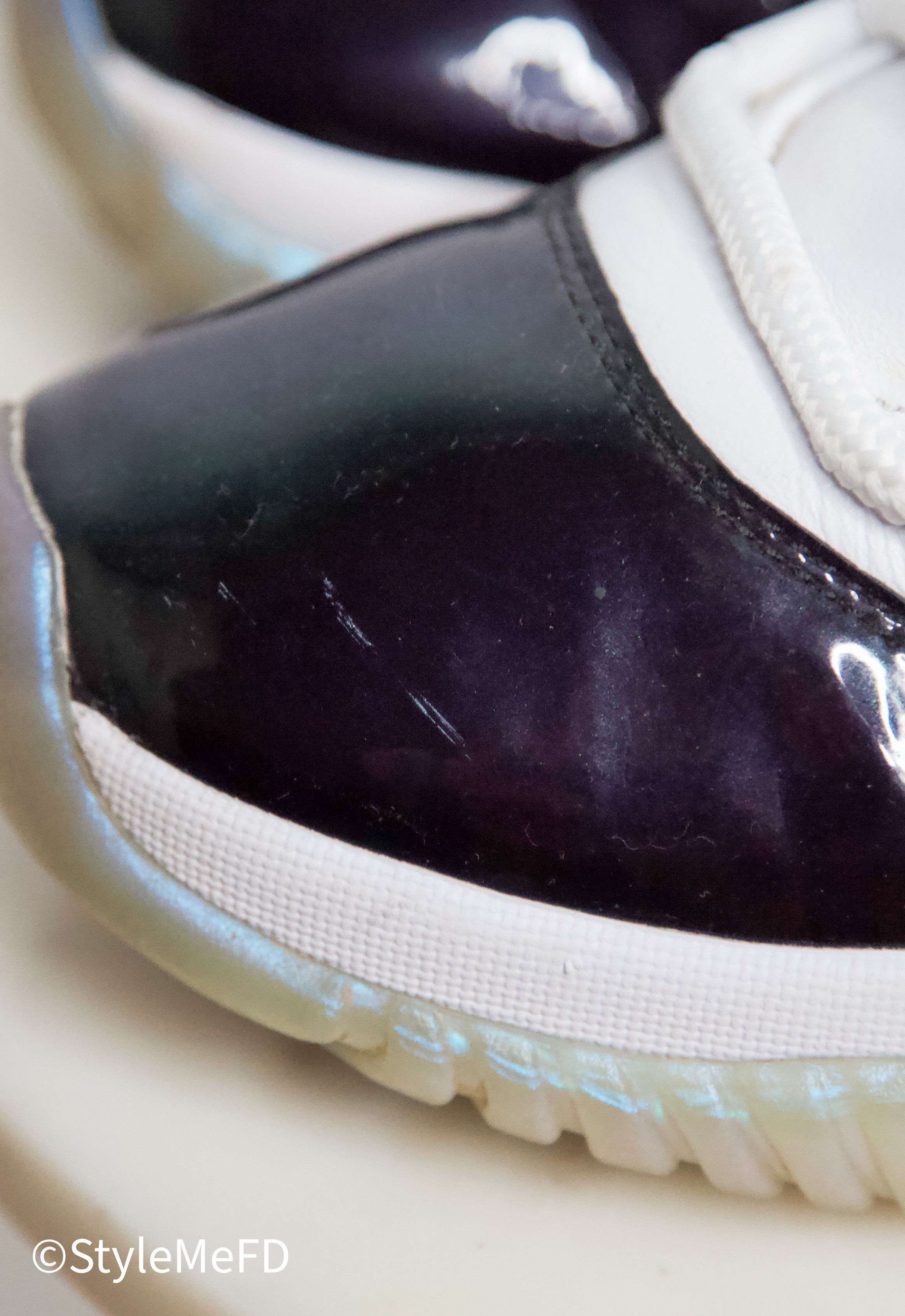 Jordan Brand NIKE AIR JORDAN 11 LOW IN "EMERALD IRIDESCENT" Size US 9 / EU 42 - 6 Thumbnail