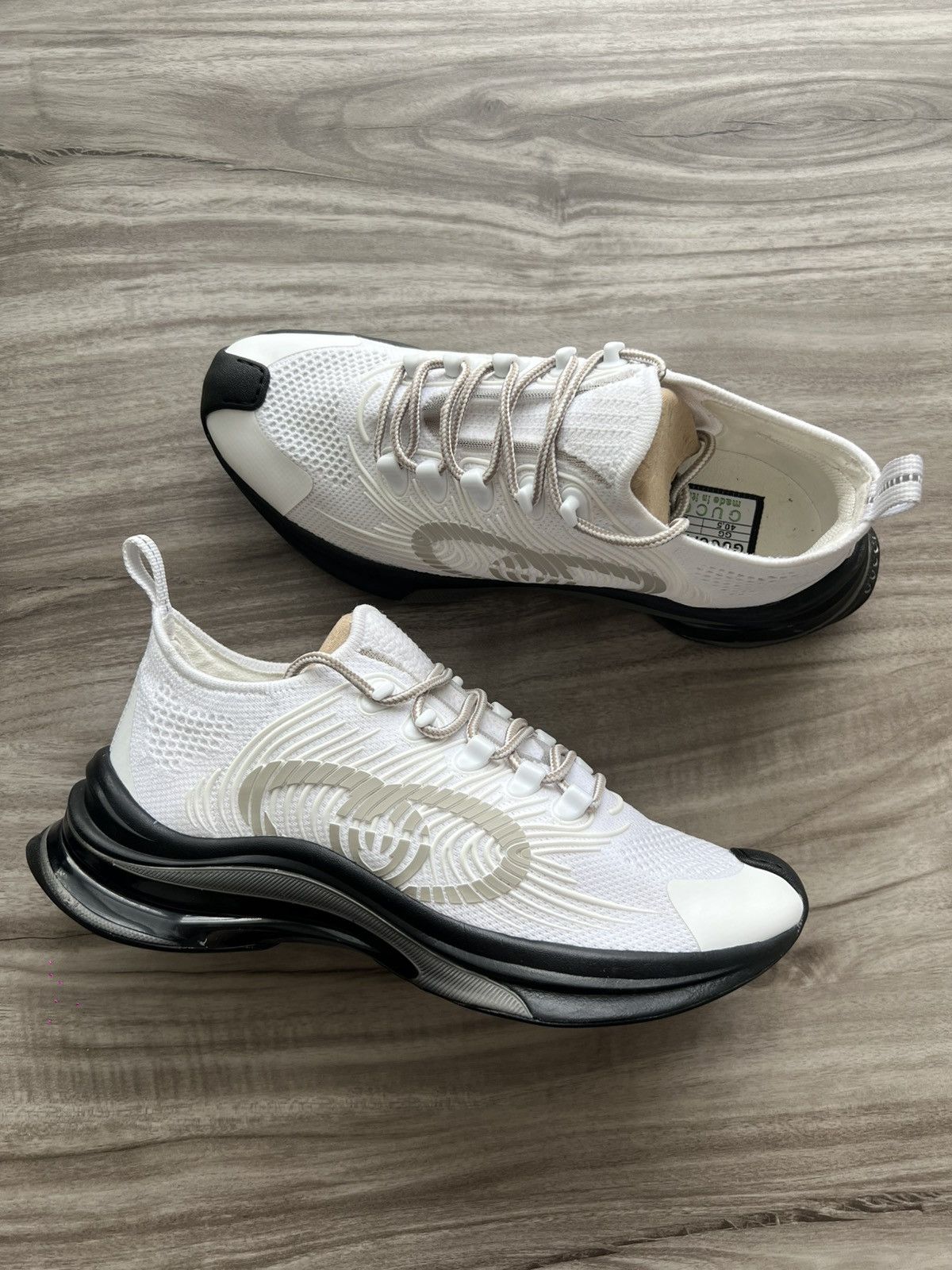 Gucci GUCCI Runner Sneaker WORN ONCE Size 8.5 Men’s/ 10 Women’s Size US 10 / IT 40 - 4 Thumbnail