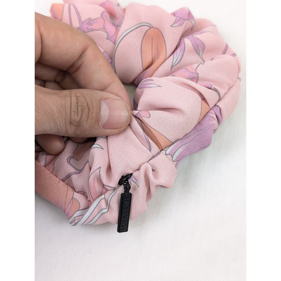 Balenciaga o1rshd1 Size: OS / Zip Scrunchie Silk & Brass in Multicolor Size ONE SIZE - 9 Thumbnail
