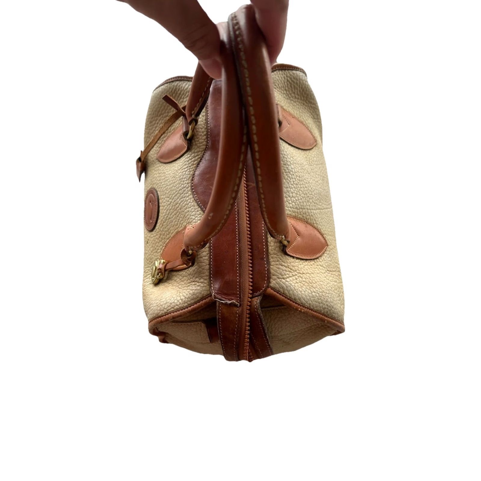 Dooney & Bourke VINTAGE Dooney & Bourke Pebble Leather Purse With Lock Shoulder Bag Cream 80s USA RARE Size ONE SIZE - 5 Thumbnail