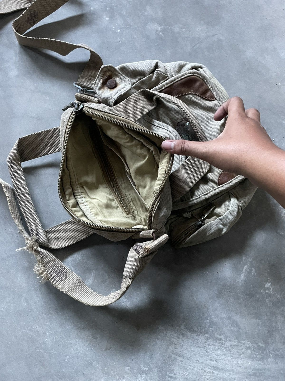 Japanese Brand Vintage Joger Slingbag Military Canvas Distressed Handbag Size ONE SIZE - 6 Thumbnail