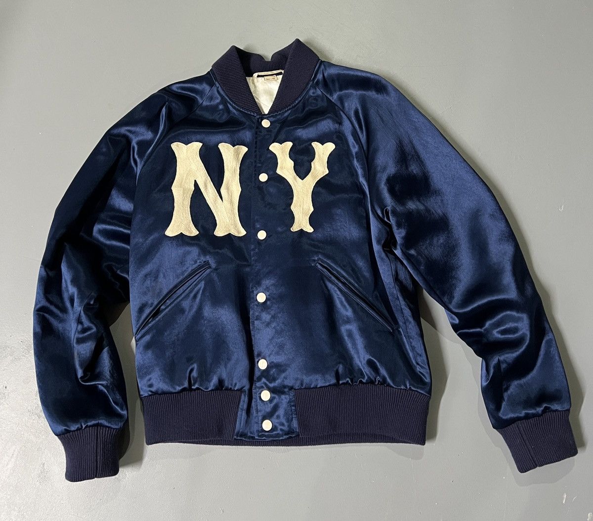 Gucci × New York Yankees Gucci NY Yankees silk bomber Size US M / EU 48-50 / 2 - 1 Thumbnail