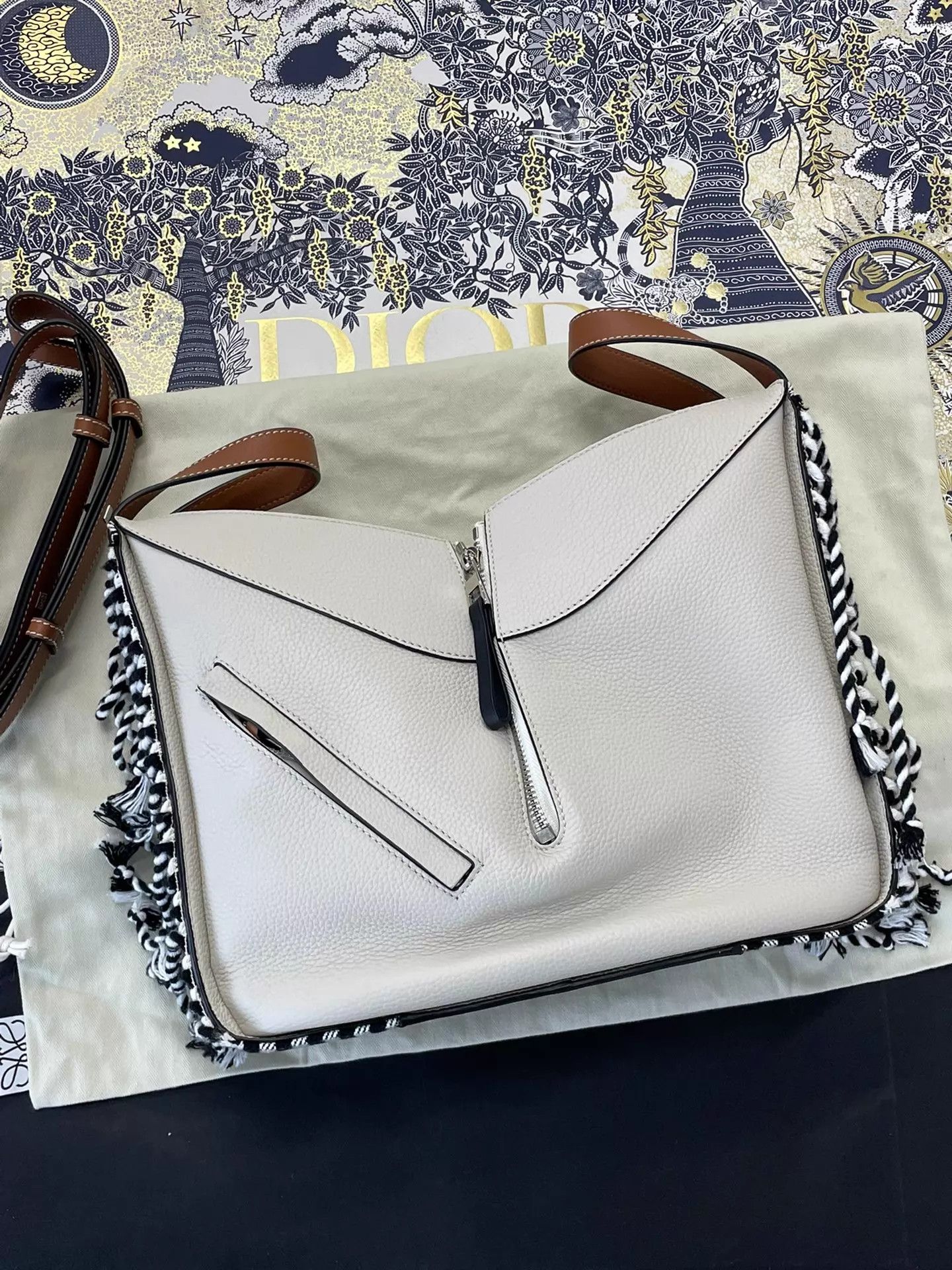 Loewe Loewe Hammock white colorblocked tassel shoulder/crossbody Size ONE SIZE - 1 Thumbnail