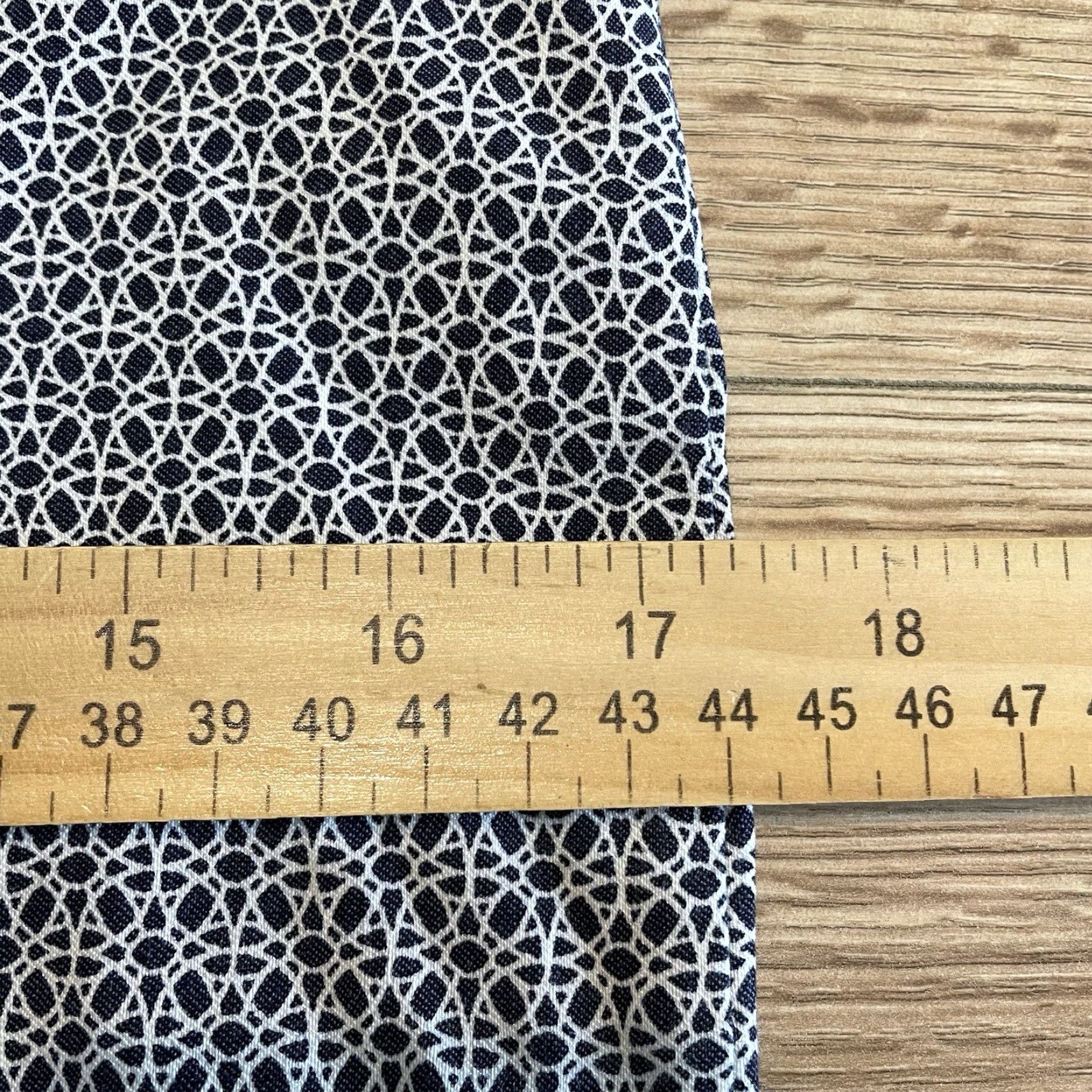 Vintage 89th & Madison Women's Size M Knee Length Straight Pencil Skirt Blue/White Geometric Stretch Stretch & Elastic Waist Casual Workwear Size 32" / US 10 / IT 46 - 6 Thumbnail