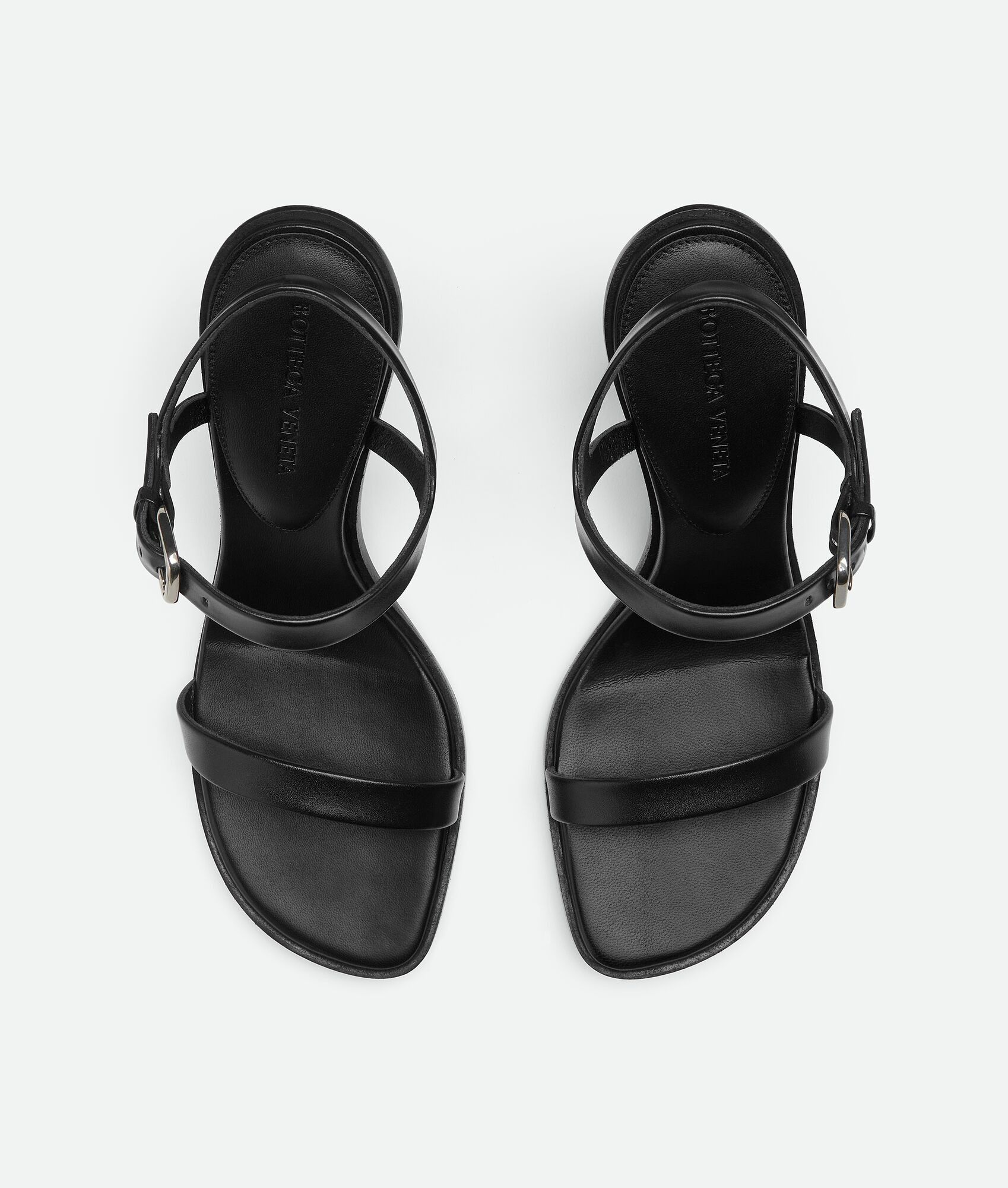 o1bcso1str0725 Step Sandals in Black