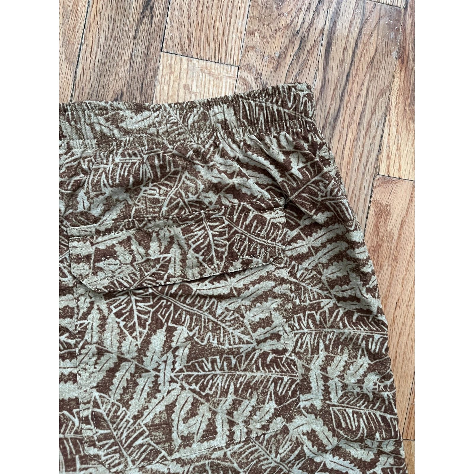 L.L. Bean LL Bean Men's Supplex Sport Shorts 6" Large Leaf print Size US 34 / EU 50 - 3 Thumbnail
