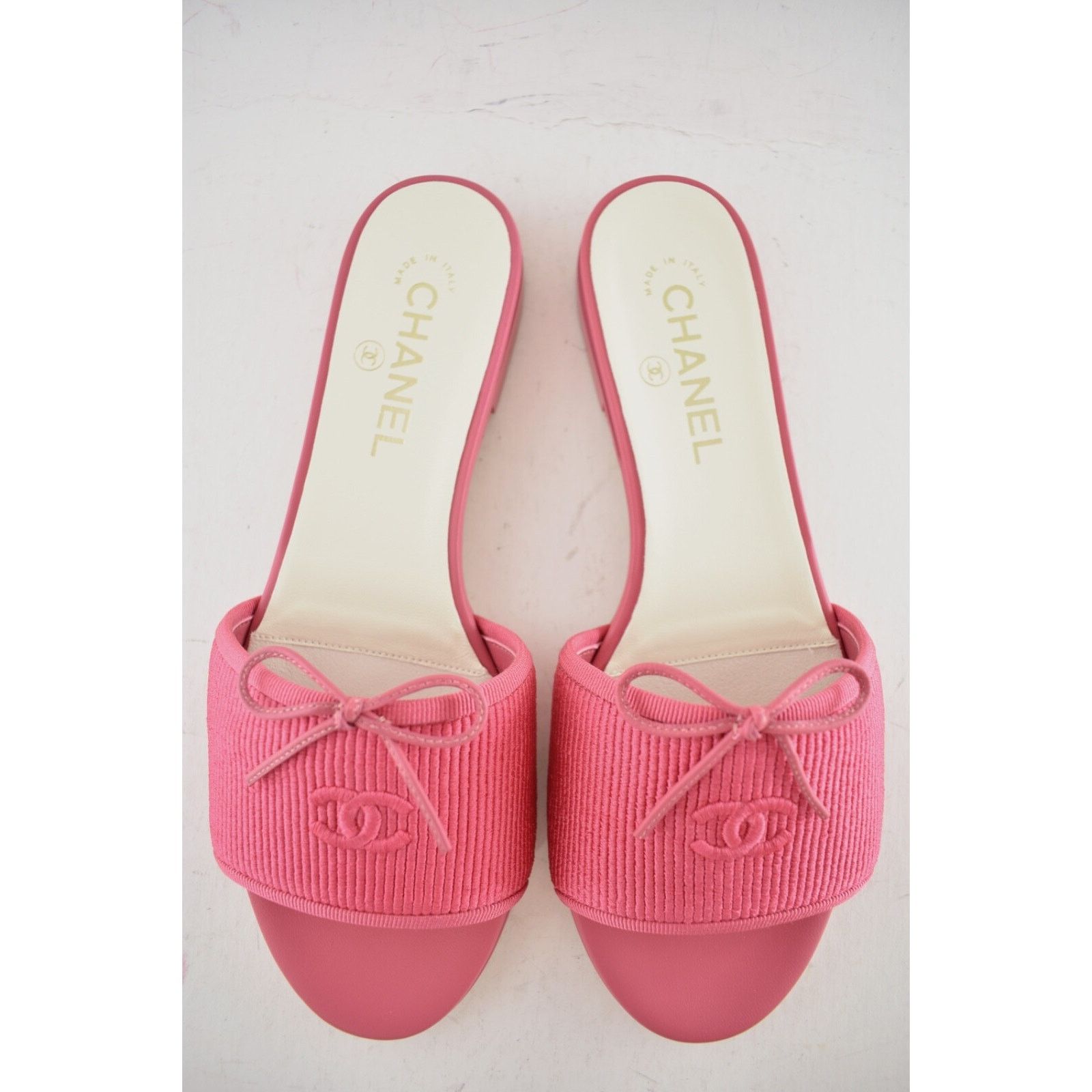 Chanel Chanel 24P Dark Pink Embroidered CC Logo Bow Tie Mule Size US 8 / IT 38 - 12 Thumbnail