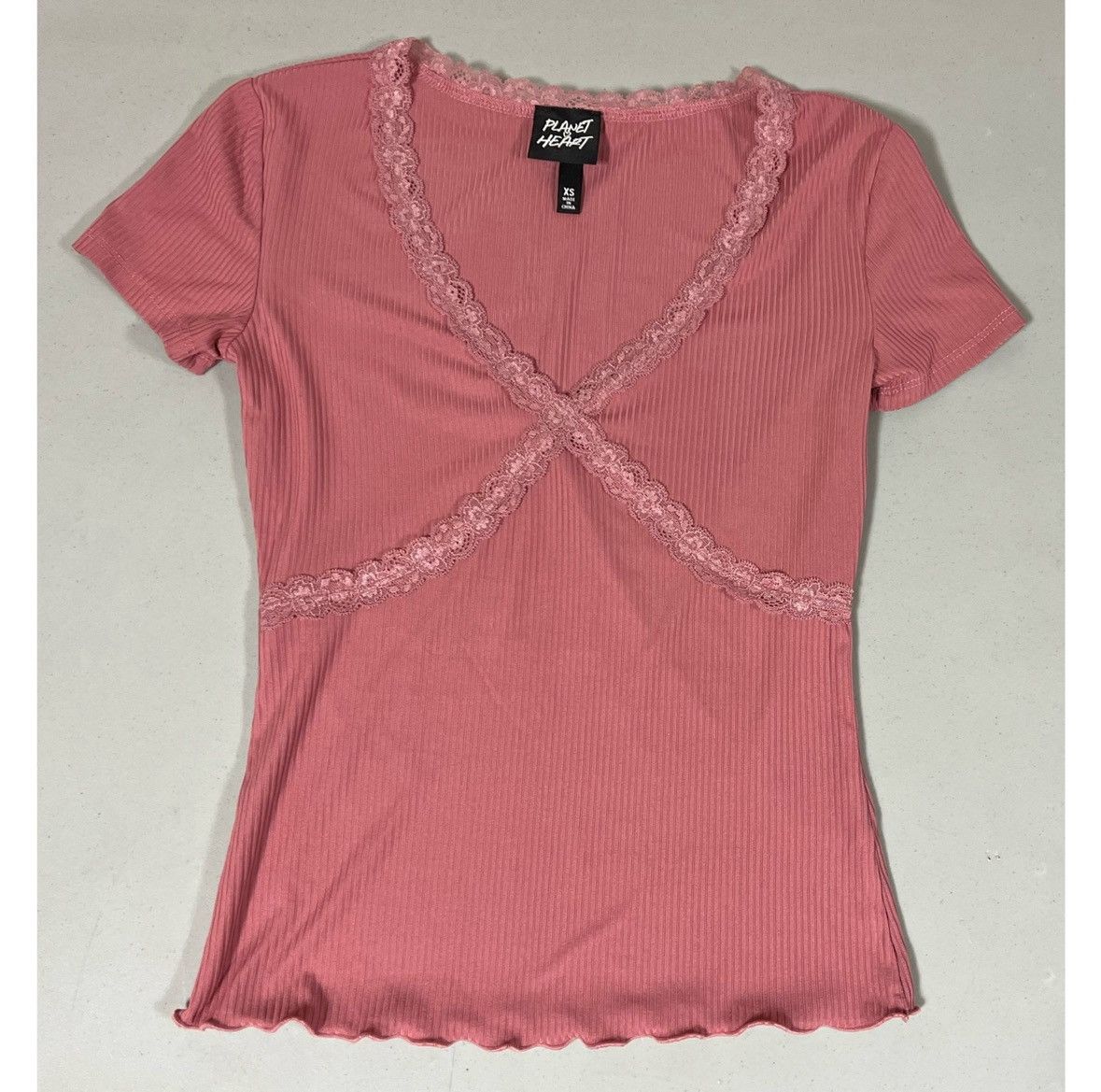 Free Planet Pink Mauve Solid Ribbed Y2K Lace V-Neck Top T-Shirt Tee XS🎀✨ Size XS / US 0-2 / IT 36-38 - 1 Thumbnail