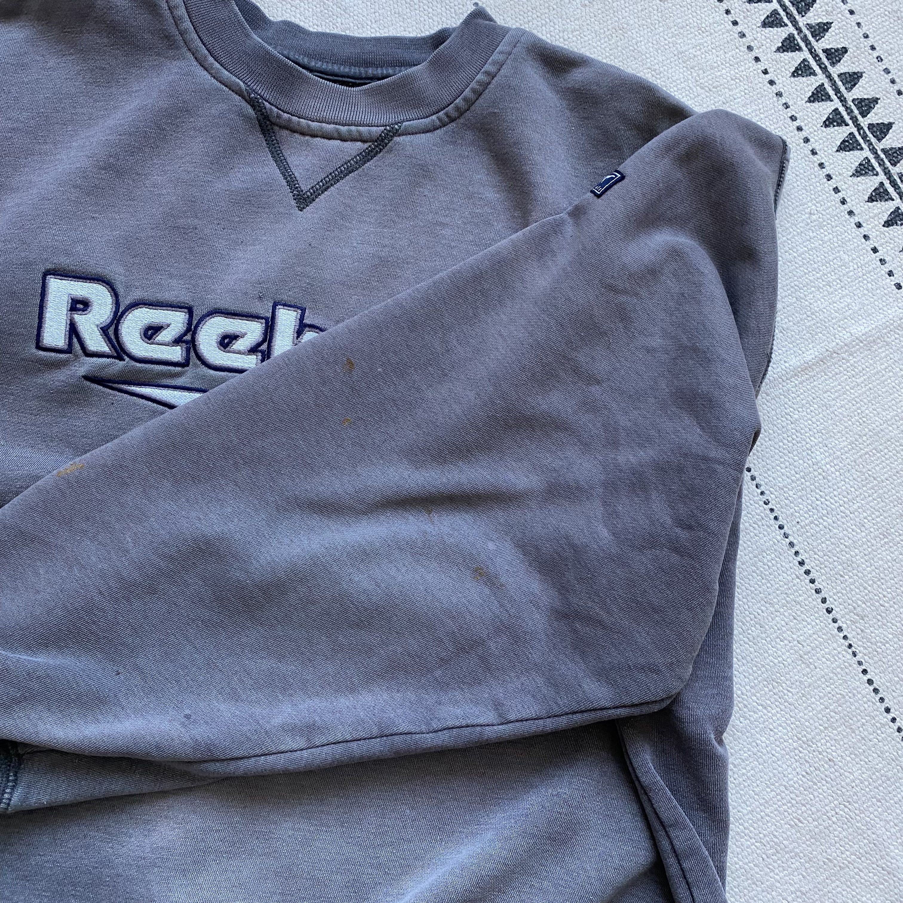 Reebok Trashed Vintage 90s Reebok essential sweatshirts center logo Size US L / EU 52-54 / 3 - 10 Thumbnail