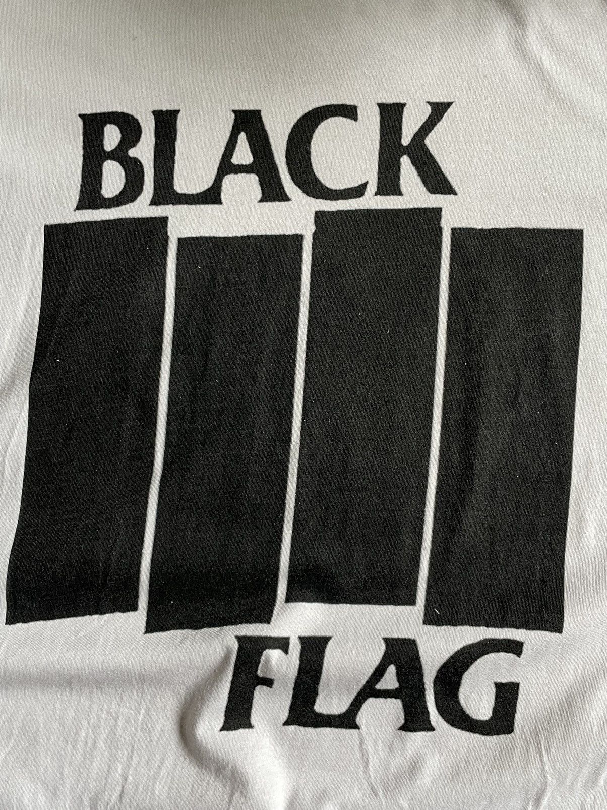 Band Tees × Black Flag × Vintage Vintage Black Flag T-Shirt Band Big Logo RARE Size US XL / EU 56 / 4 - 4 Thumbnail