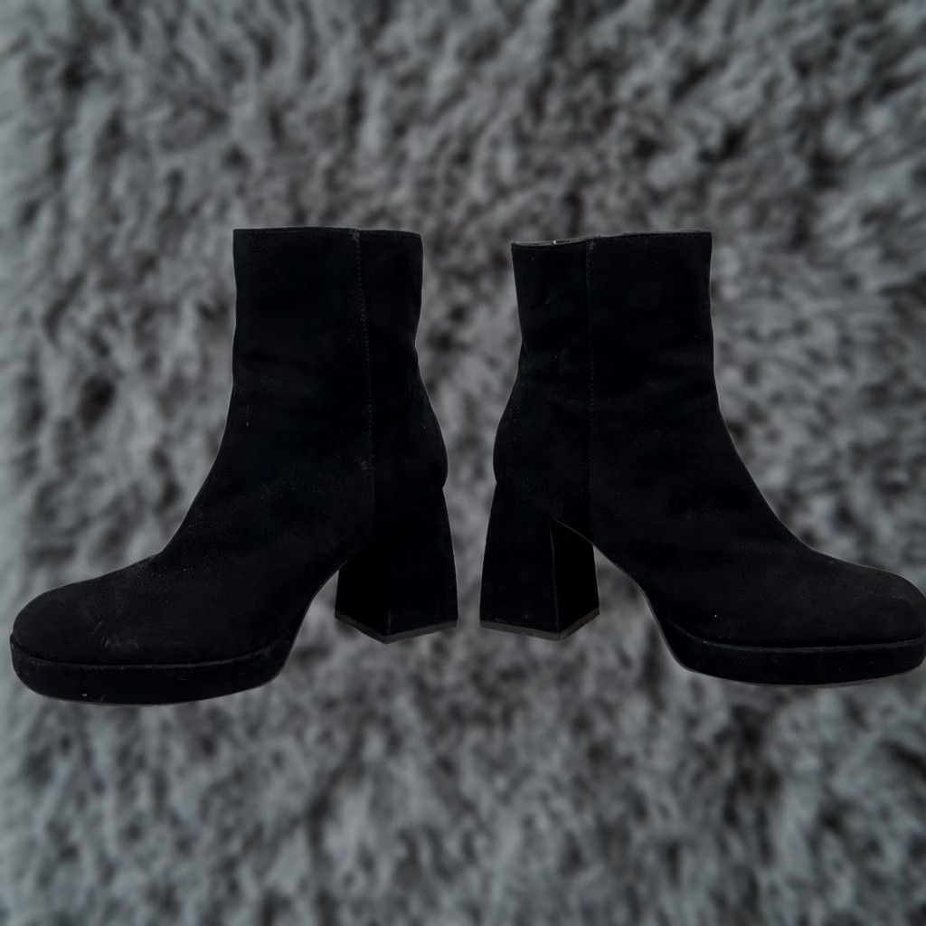 Dolce Vita VINTAGE Dolce Vita Ulysses Platform Boots Women’s 9.5 Black Suede Chunky Y2K Bratz Boots Women Size US 10 / IT 40 - 1 Thumbnail
