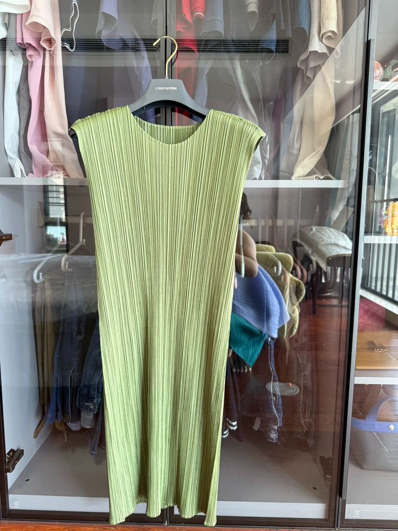 Issey Miyake Issey Miyake size:2 Green wavy pleated dress Size S / US 4 / IT 40 - 1 Thumbnail