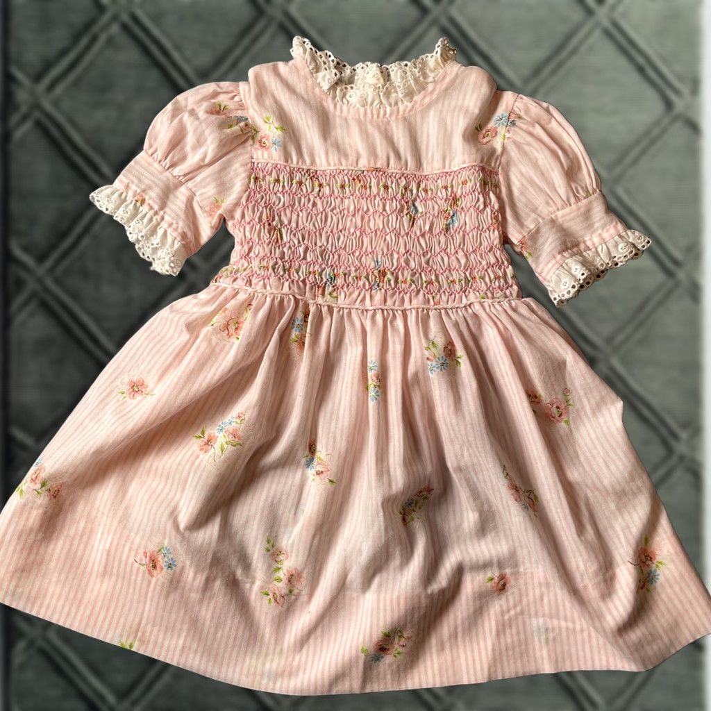 Annex VINTAGE Princess Anne Shirt? Dress Girls 4T Pink 1970s Hand Smocked Light Floral Size ONE SIZE - 1 Thumbnail