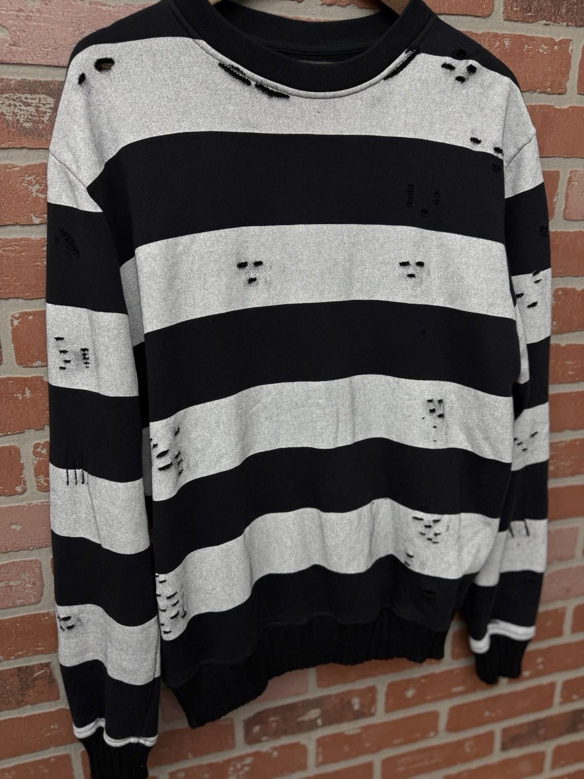 Amiri Size M - Amiri Distressed Ripped Crewneck Sweater GRAY Size US M / EU 48-50 / 2 - 5 Thumbnail