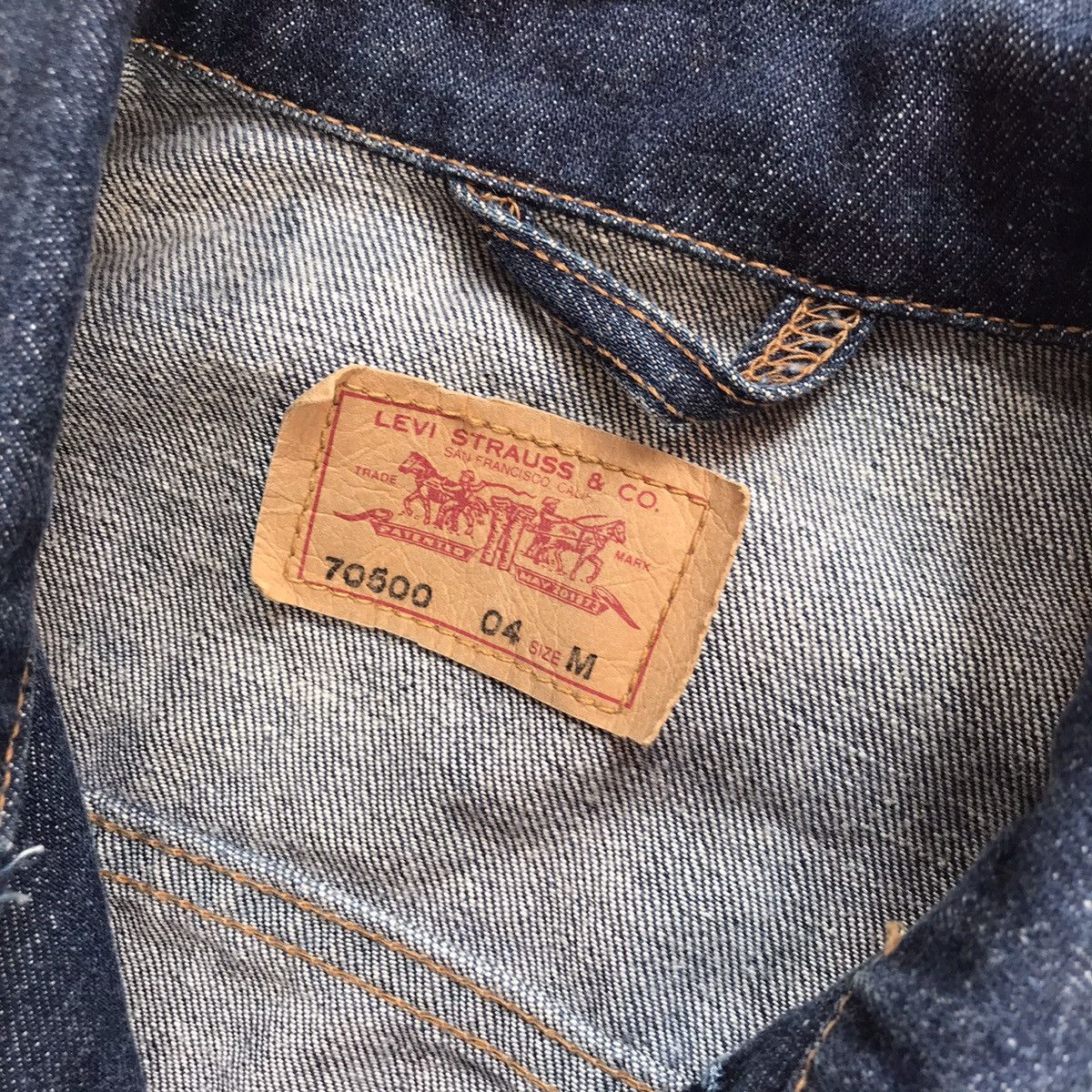 Vintage Vintage 90s Levis Faded Trucker Jacket Streetwear Boxy M Size M / US 6-8 / IT 42-44 - 6 Thumbnail