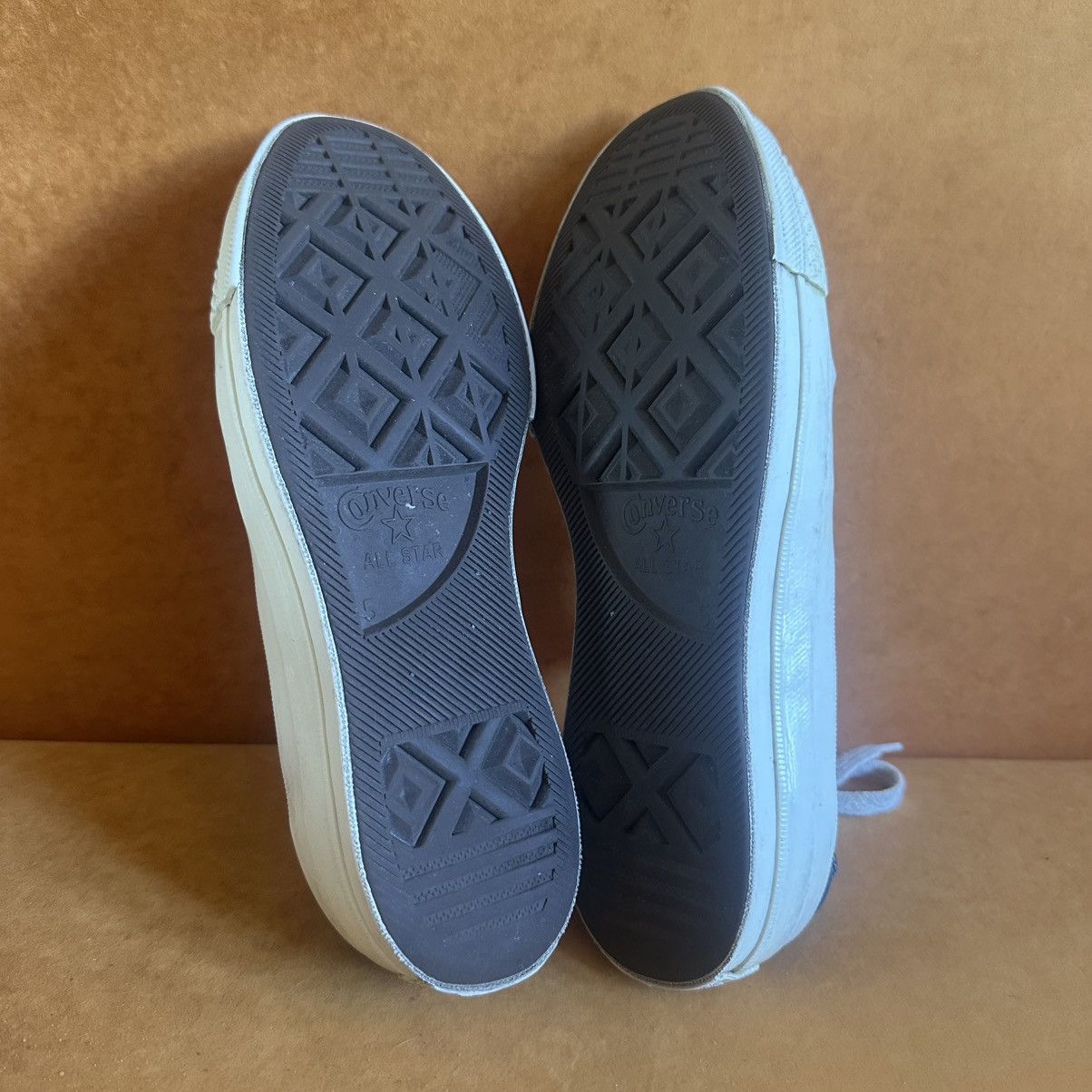 CDG by Comme des Garcons Play Comme des garçons women’s low top sneakers convers Size US 7.5 / IT 37.5 - 10 Thumbnail