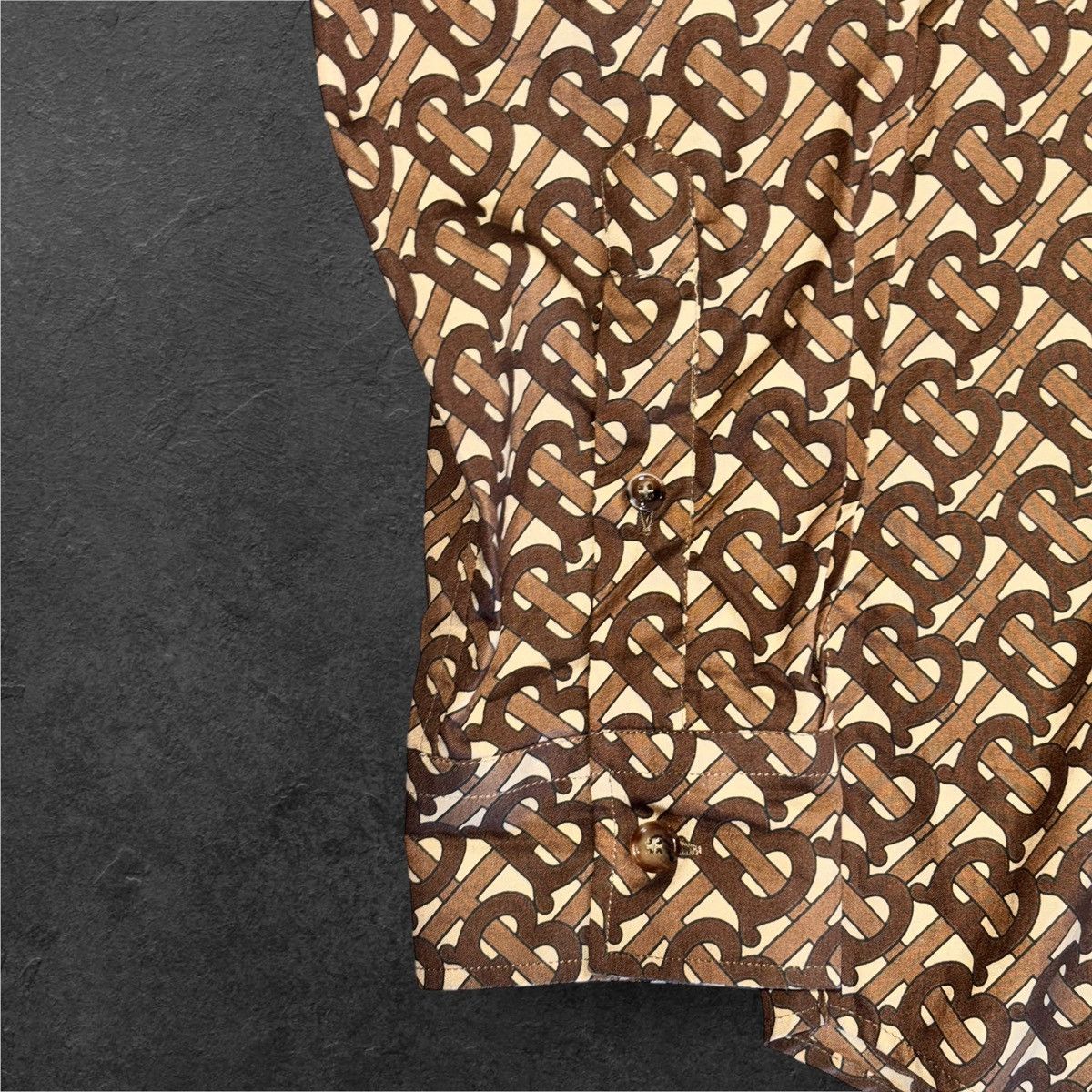 Burberry BURBERRY BUTTONS UP SIZE M Size US M / EU 48-50 / 2 - 4 Thumbnail