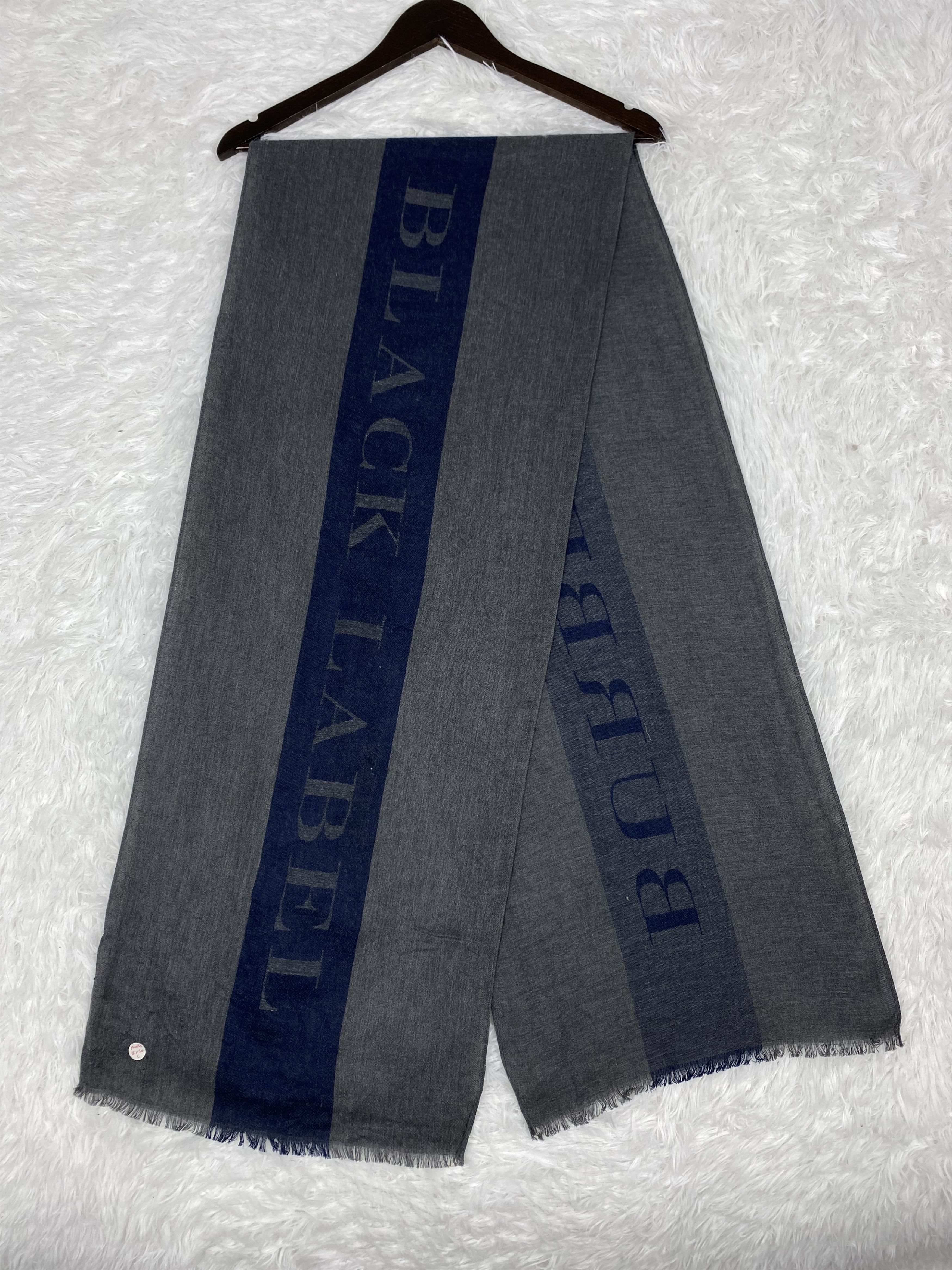 Burberry Vintage Burberry Scarf / Muffler Neckwear PM0162 Size ONE SIZE - 1 Thumbnail