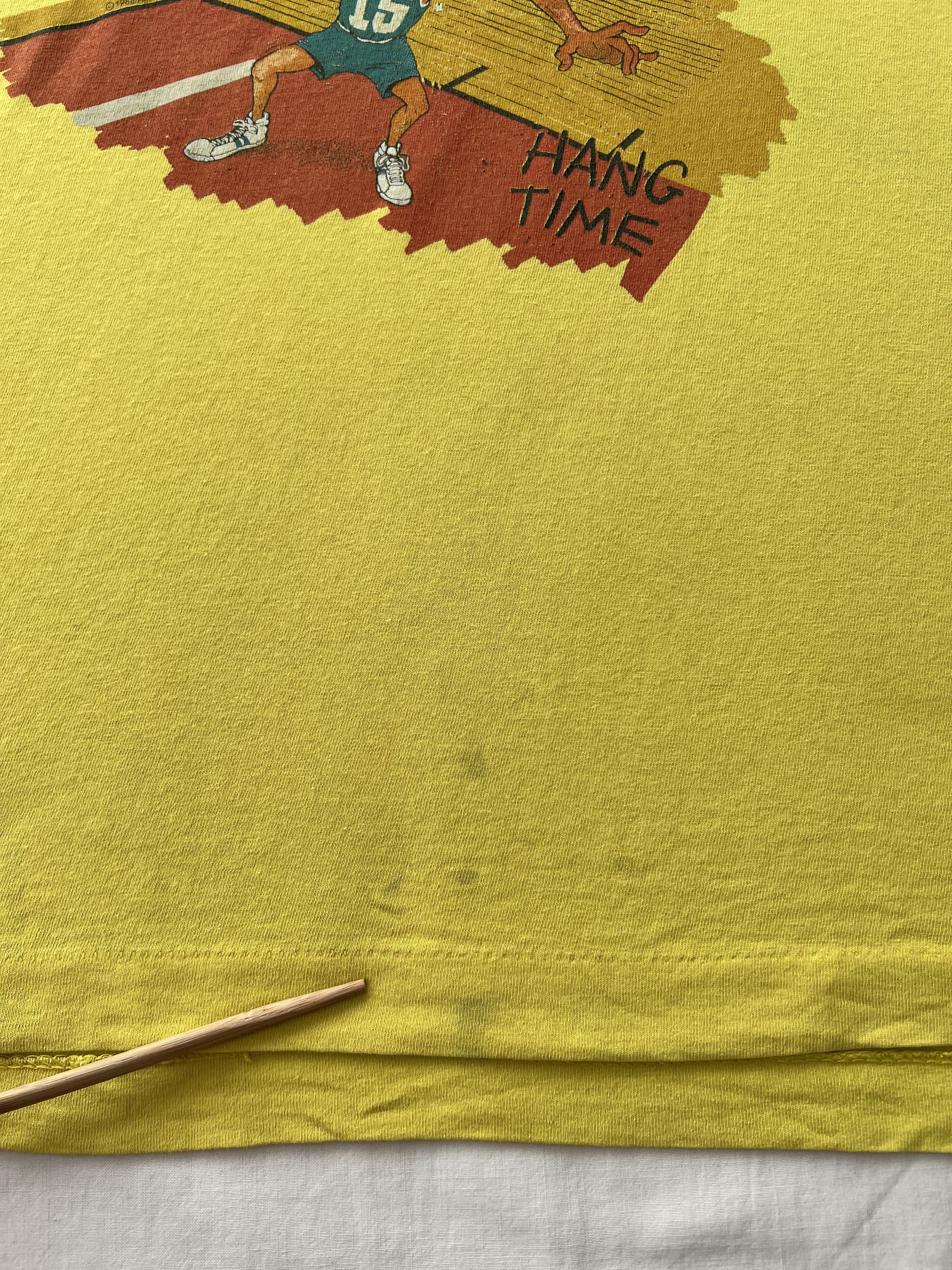 Vintage Vintage 1988 Air Waves Hang Time NBA Basketball Art T-shirt Size US L / EU 52-54 / 3 - 8 Thumbnail