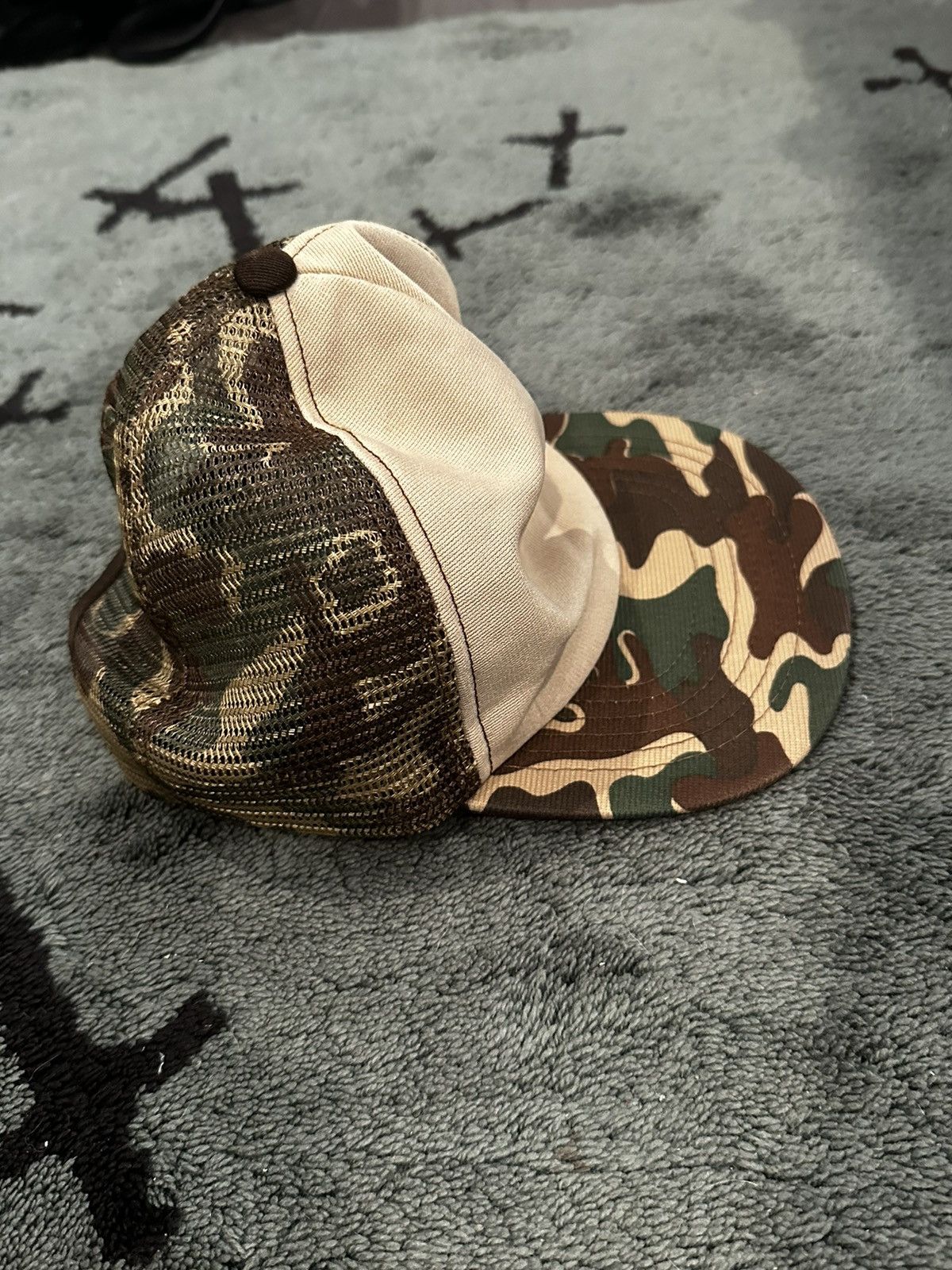 Vintage Vintage Tan and Camo Trucker Hat Size ONE SIZE - 2 Thumbnail