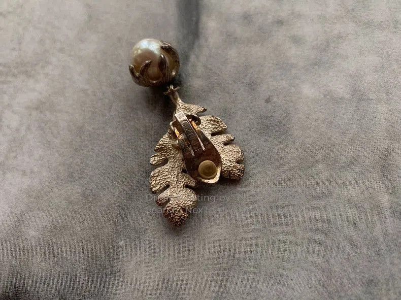 Kenzo 1990s Kenzo Silver Leaf Pearl Clip Earrings. Size ONE SIZE - 6 Thumbnail