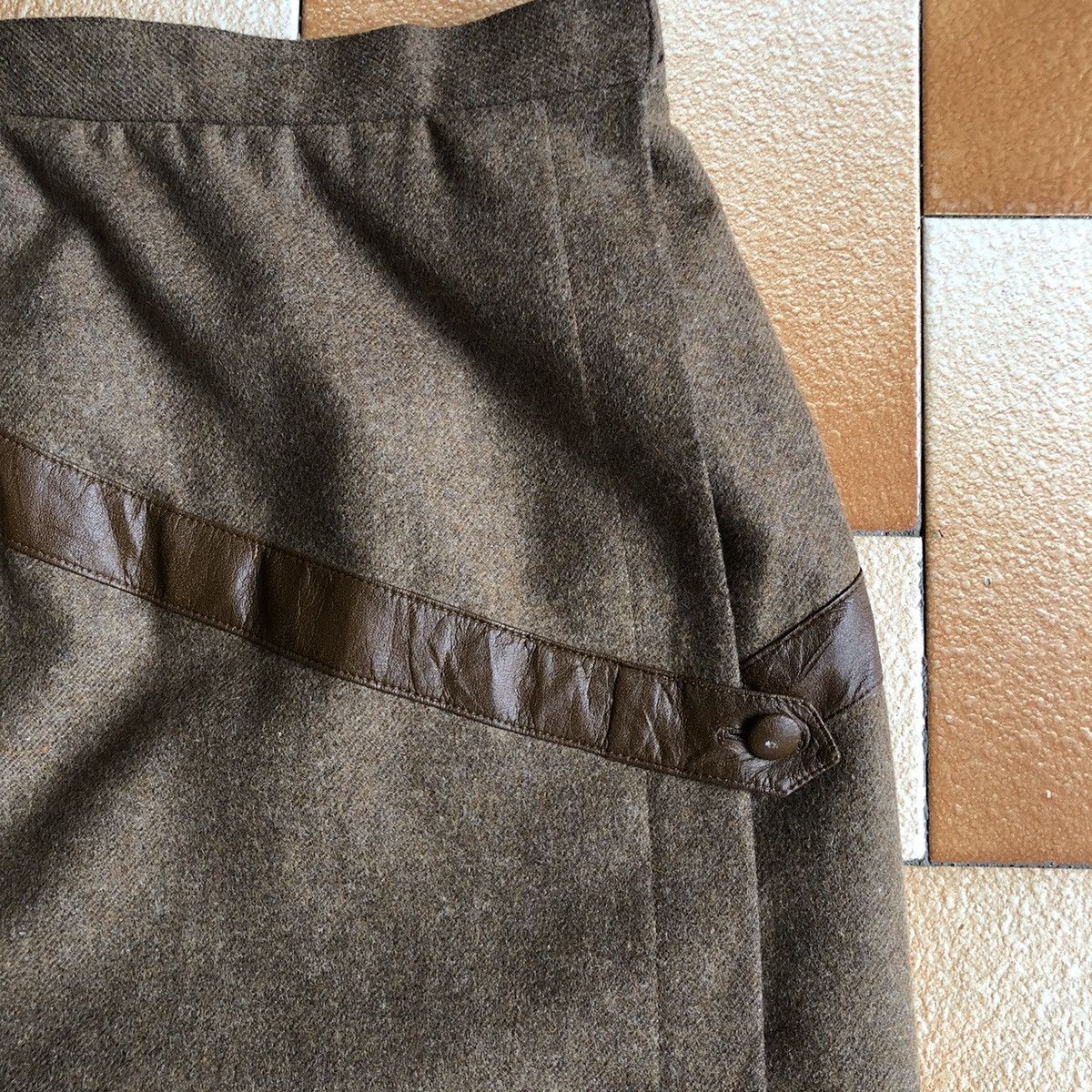 Christian Dior Monsieur CHRISTIAN DIOR PRET-A-PORTER wool midi skirt Size 25" / US 0 / IT 36 - 4 Thumbnail