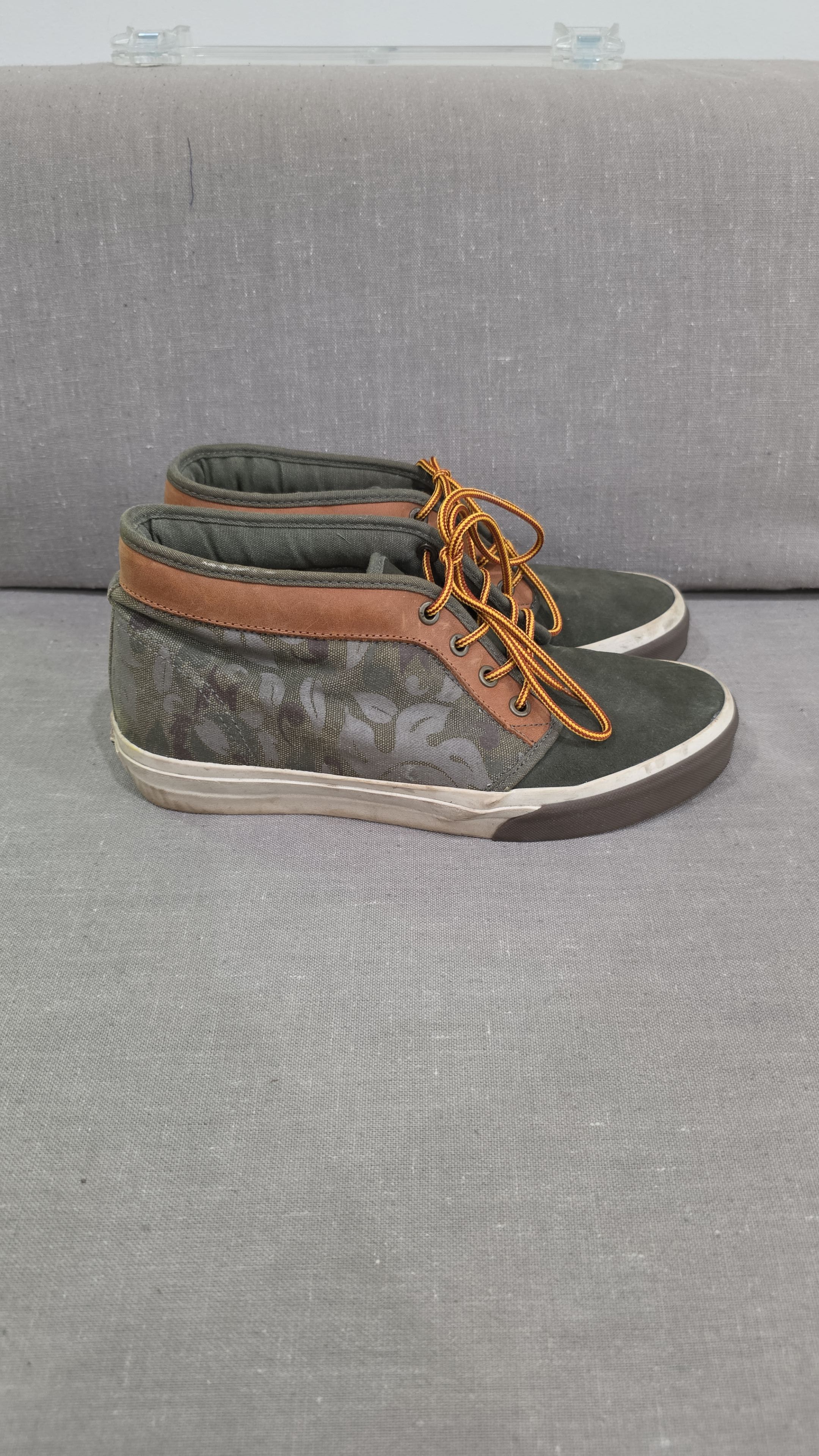 Vans Vans Camo Hi-Tops Size US 9 / EU 42 - 2 Thumbnail