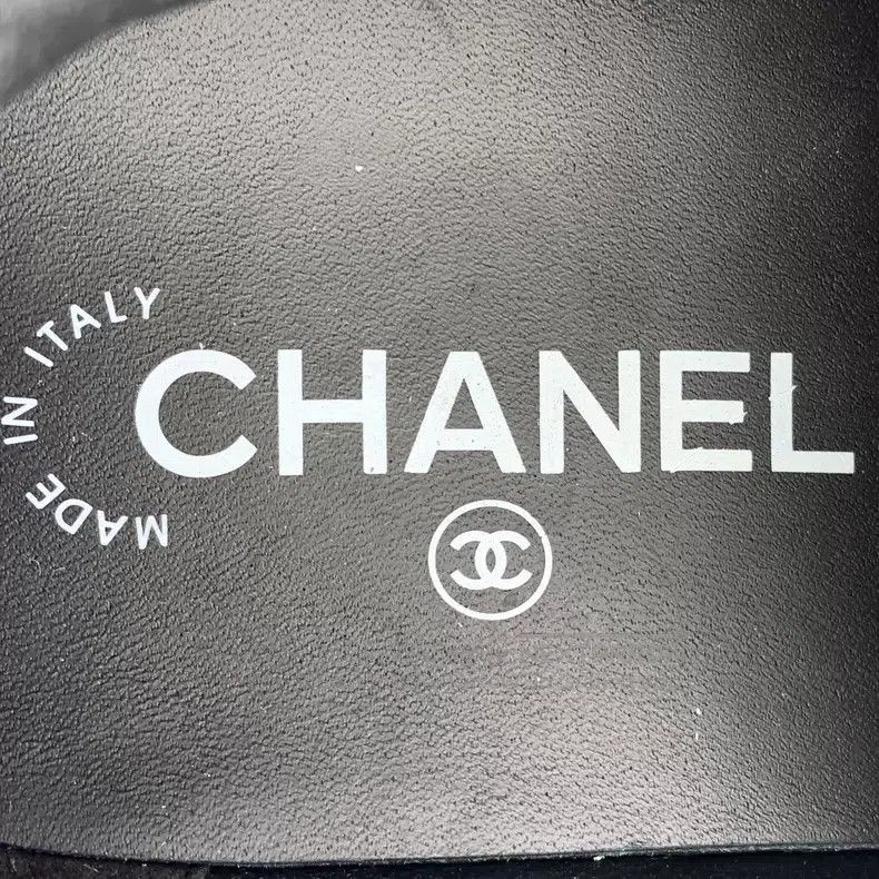 Chanel Chanel Colour-matched logo suede casual shoes sneakers Size US 8.5 / IT 38.5 - 7 Thumbnail