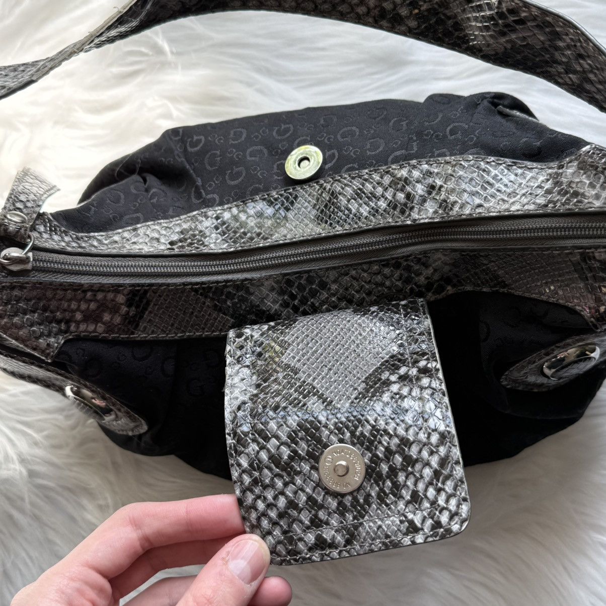 Guess 📌 Vintage Guees Monogram Y2K Juicy Vibe Handbag Size ONE SIZE - 8 Thumbnail