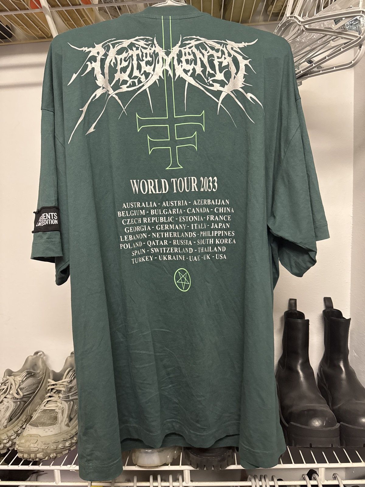 Vetements Vetements Limited Edition “world tour 2033” metal patch tee Size US M / EU 48-50 / 2 - 2 Thumbnail