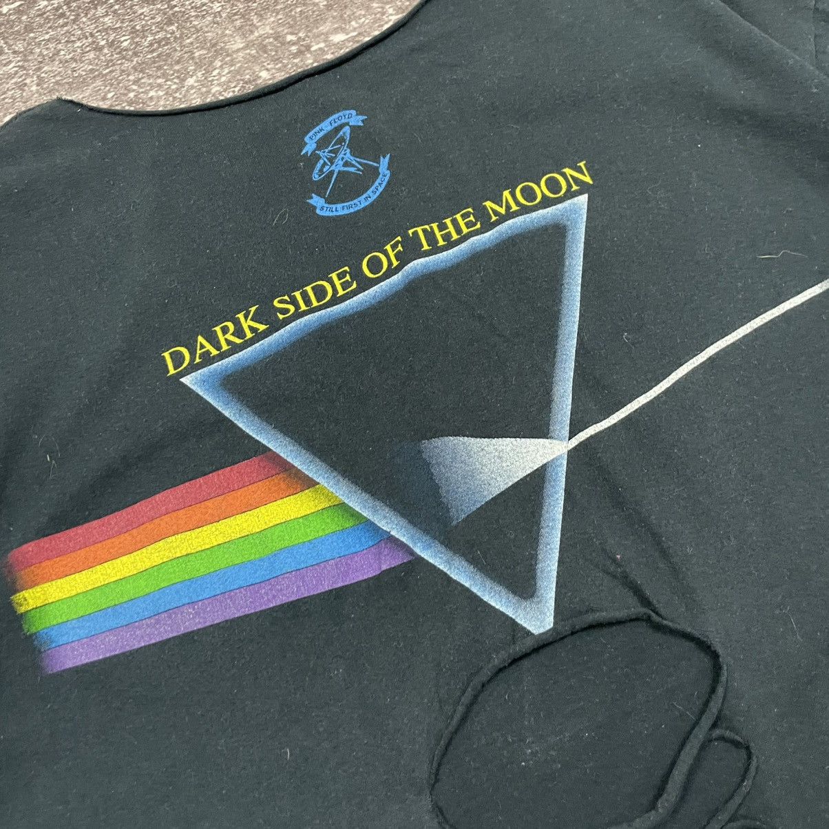Band Tees Pink Floyd 2002 Dark Side of the Moon Distressed T Shirt Size US L / EU 52-54 / 3 - 12 Thumbnail