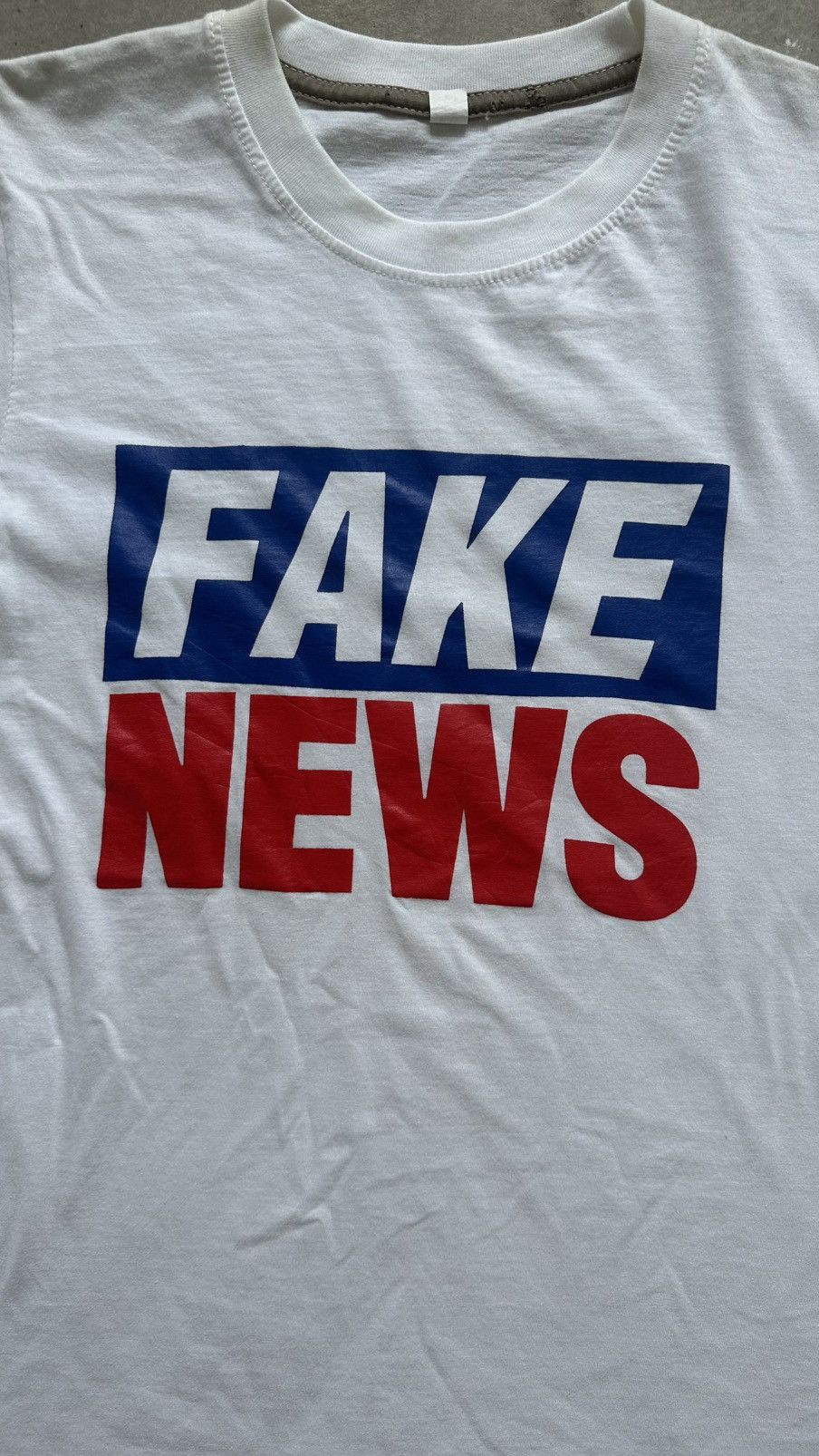 Vintage VINTAGE FAKE NEWS DIATRESSED (FAKE TAXI) TEE Size US M / EU 48-50 / 2 - 2 Thumbnail