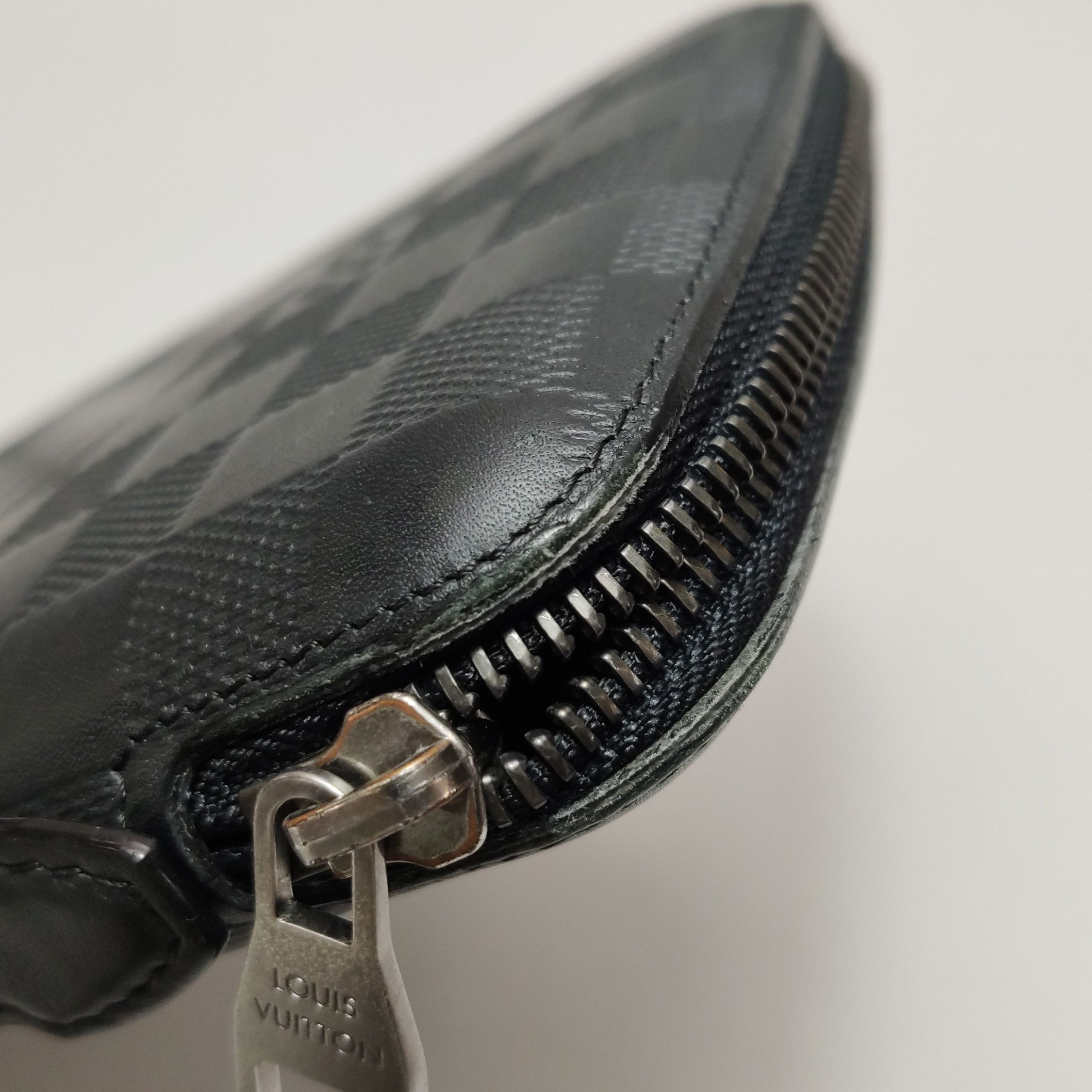Louis Vuitton Louis Vuitton (LV) Cowhide Solid Checkerboard Zipper Clutch Size ONE SIZE - 9 Thumbnail