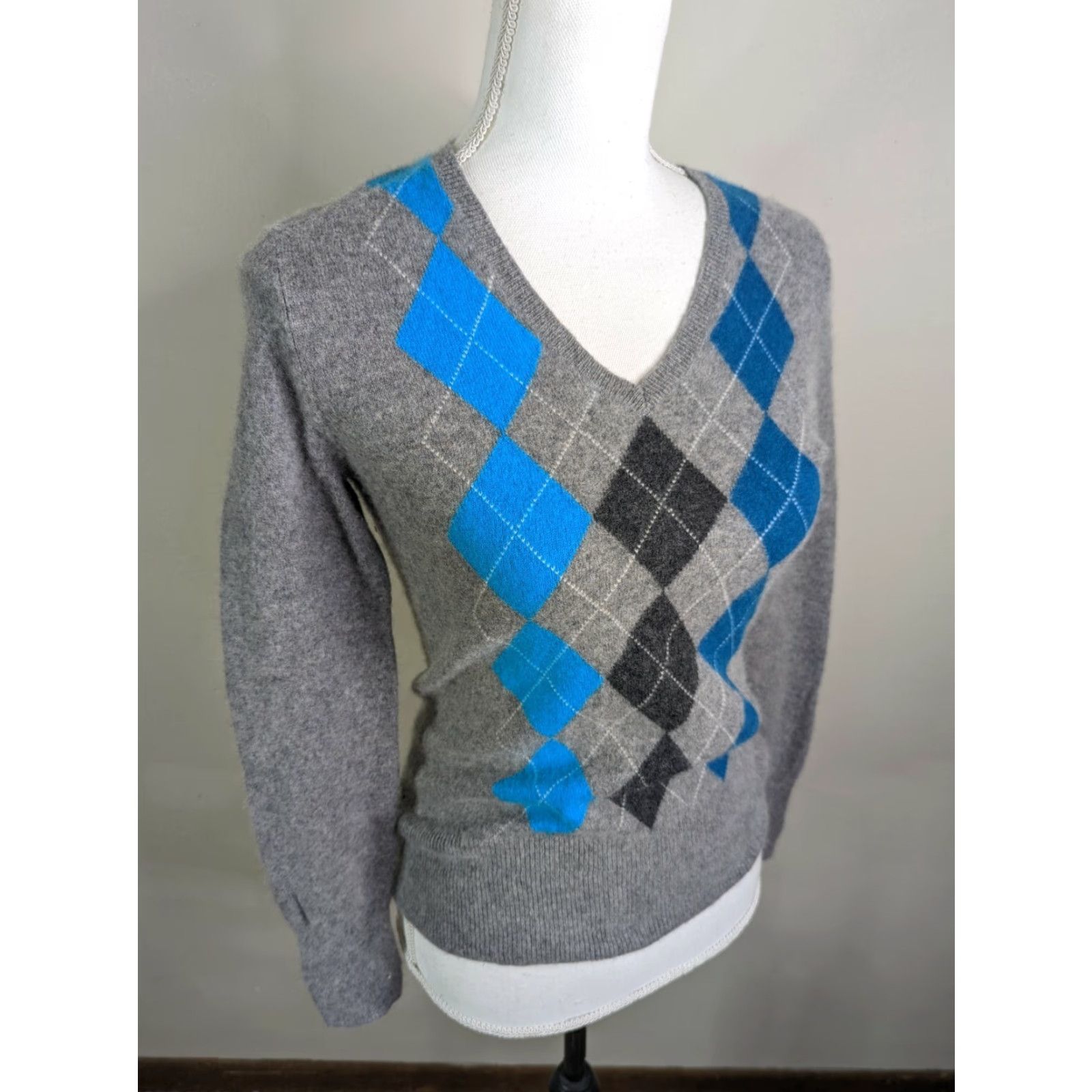 Apt. 9 Apt. 9 Pullover Sweater Argyle V-Neck 100% Cashmere Gray Blue M Women Regular Size Shirt? Size M / US 6-8 / IT 42-44 - 2 Thumbnail
