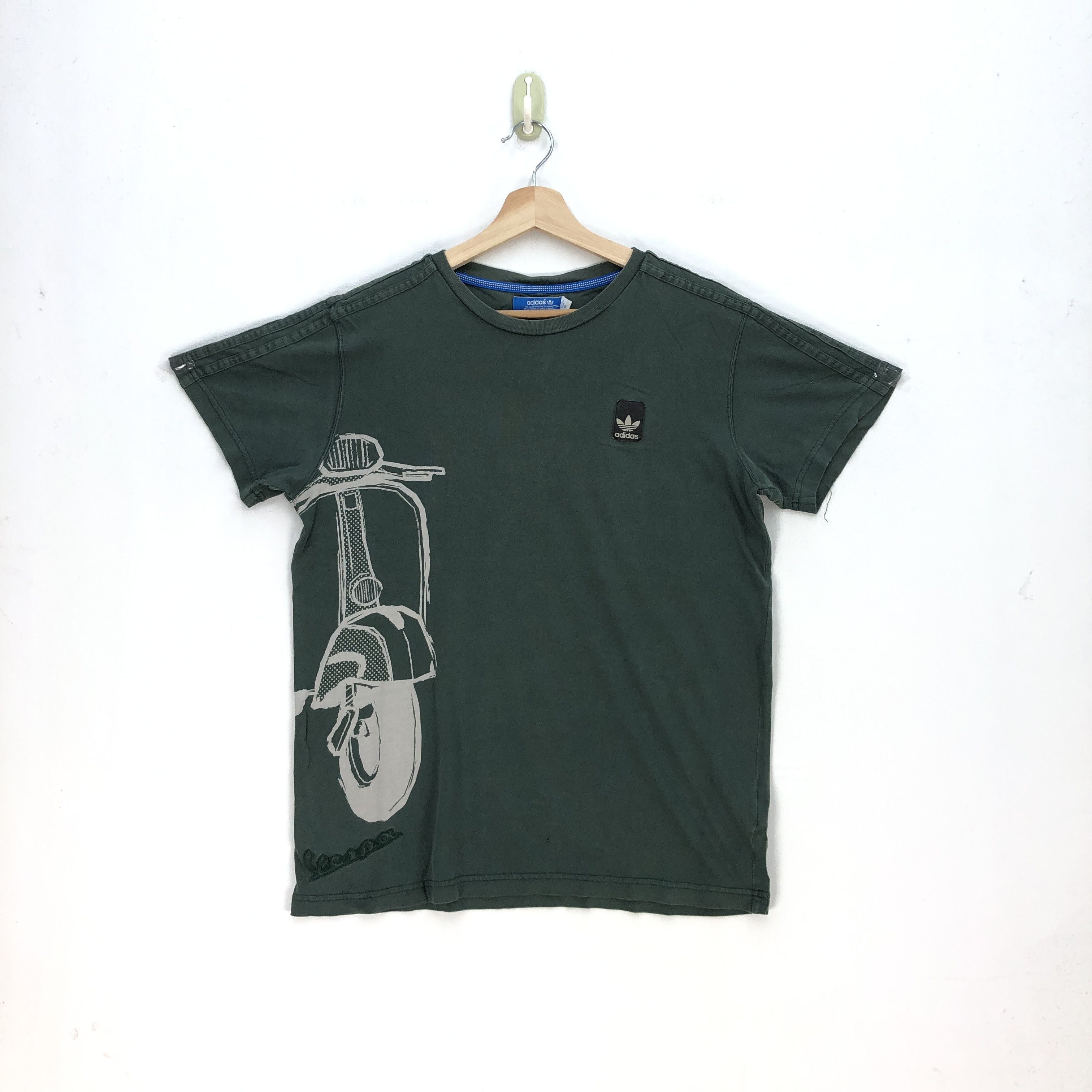 Japanese Brand Vintage Adidas T Shirt Adidas Trefoil Vespa Tees Size US L / EU 52-54 / 3 - 1 Thumbnail