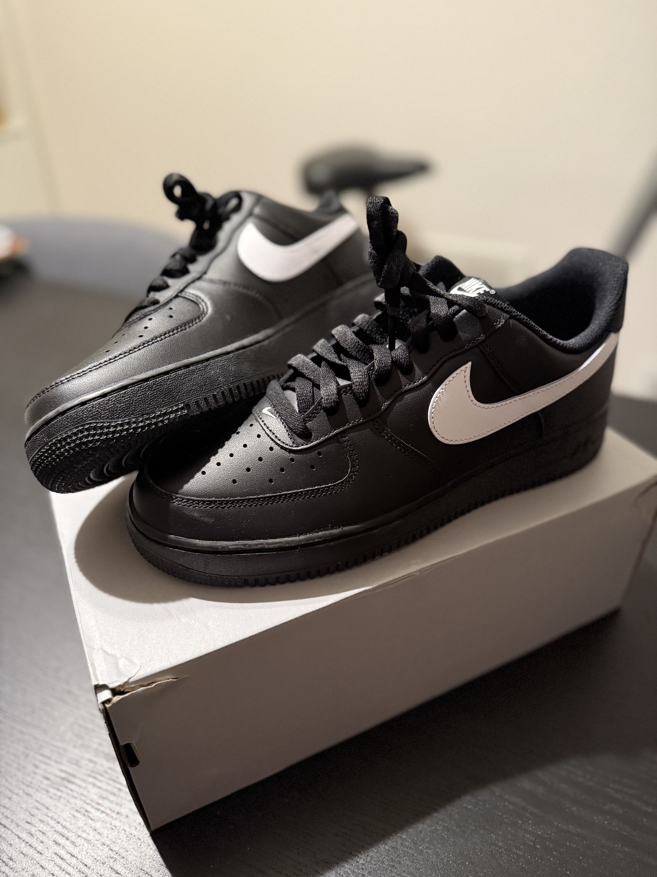 Nike Nike Air Force 1 Size US 10 / EU 43 - 1 Thumbnail