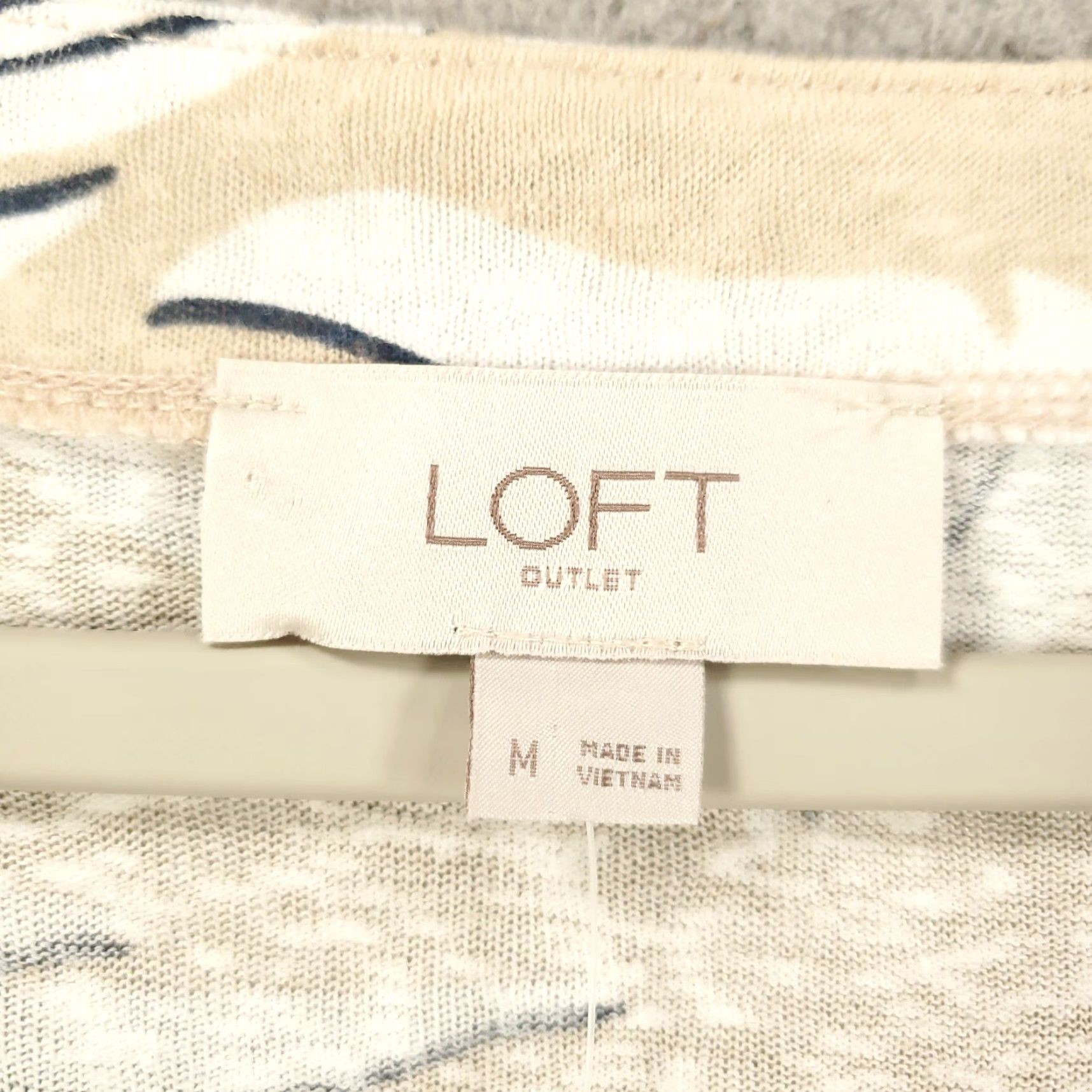Loft LOFT New Blouse Womens Medium M Beige White Leaves Cap Flutter Sleeves NWT Size M / US 6-8 / IT 42-44 - 5 Thumbnail