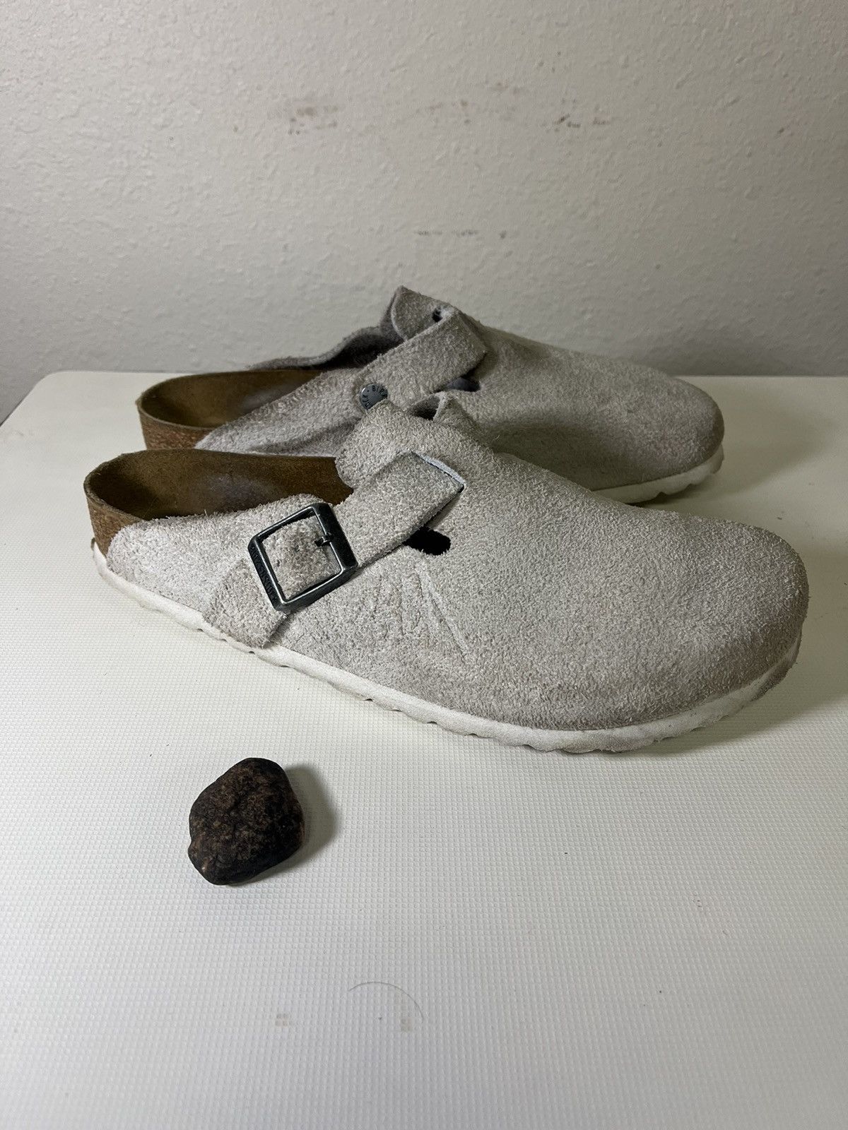 Birkenstock × Stussy Stüssy x Birkenstock Boston “Bone” Suede Mens Size 41 Size US 8 / EU 41 - 2 Thumbnail