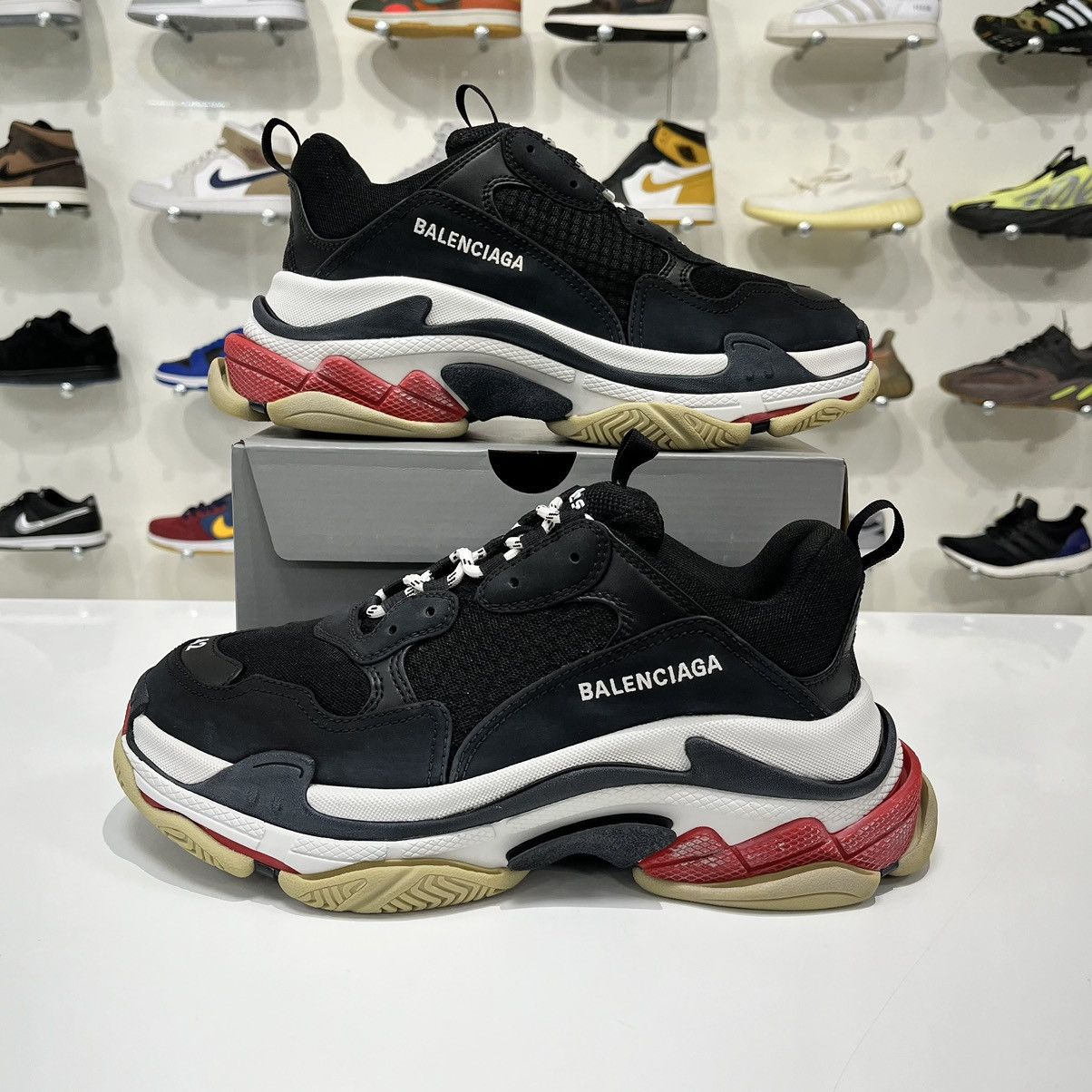 Balenciaga triple s rouge noir best sale