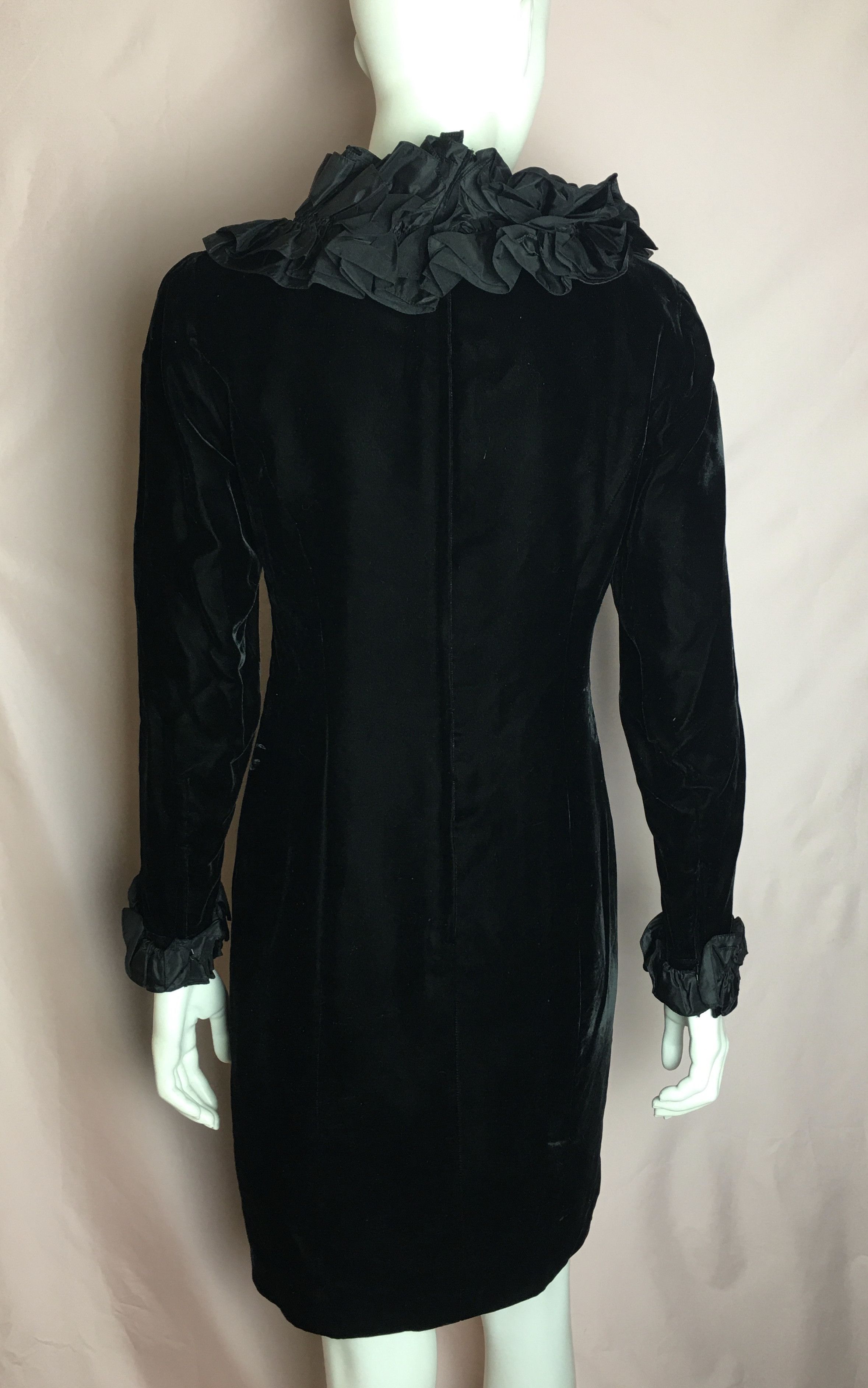 Guy Laroche Vintage Guy Laroche Black Velvet Ruffle Collar Dress 1980s Size S / US 4 / IT 40 - 2 Thumbnail