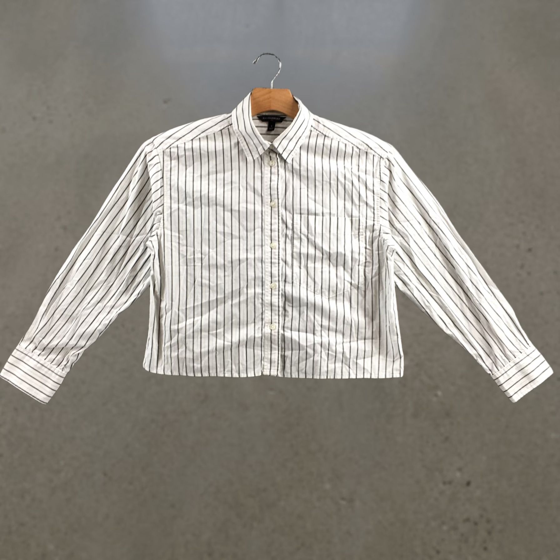 Banana Republic Banana Republic Button-Up Shirt Womens S Black White Collared Long Sleeves Dress Shirt Shirt Size S / US 4 / IT 40 - 1 Thumbnail