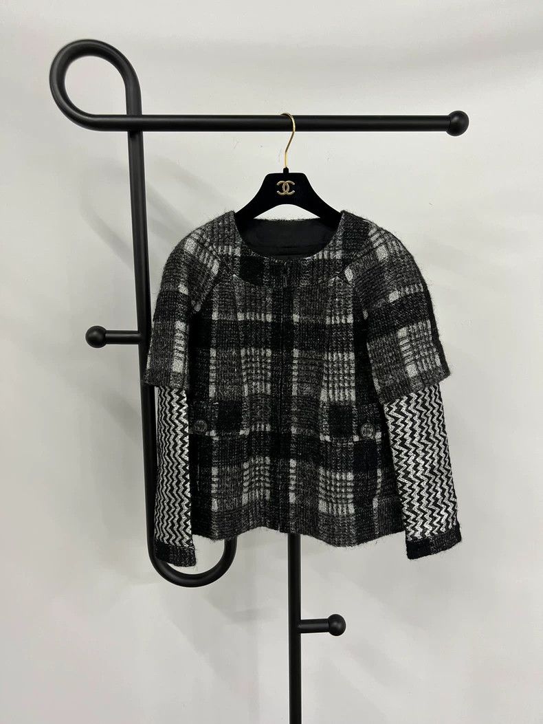 Chanel Chanel Gray plaid fake two-piece coat Size XXS / US 00 / IT 34 - 1 Thumbnail